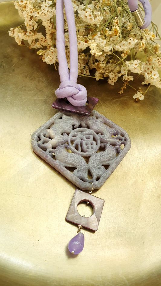 Collana in seta con giada e magreperle