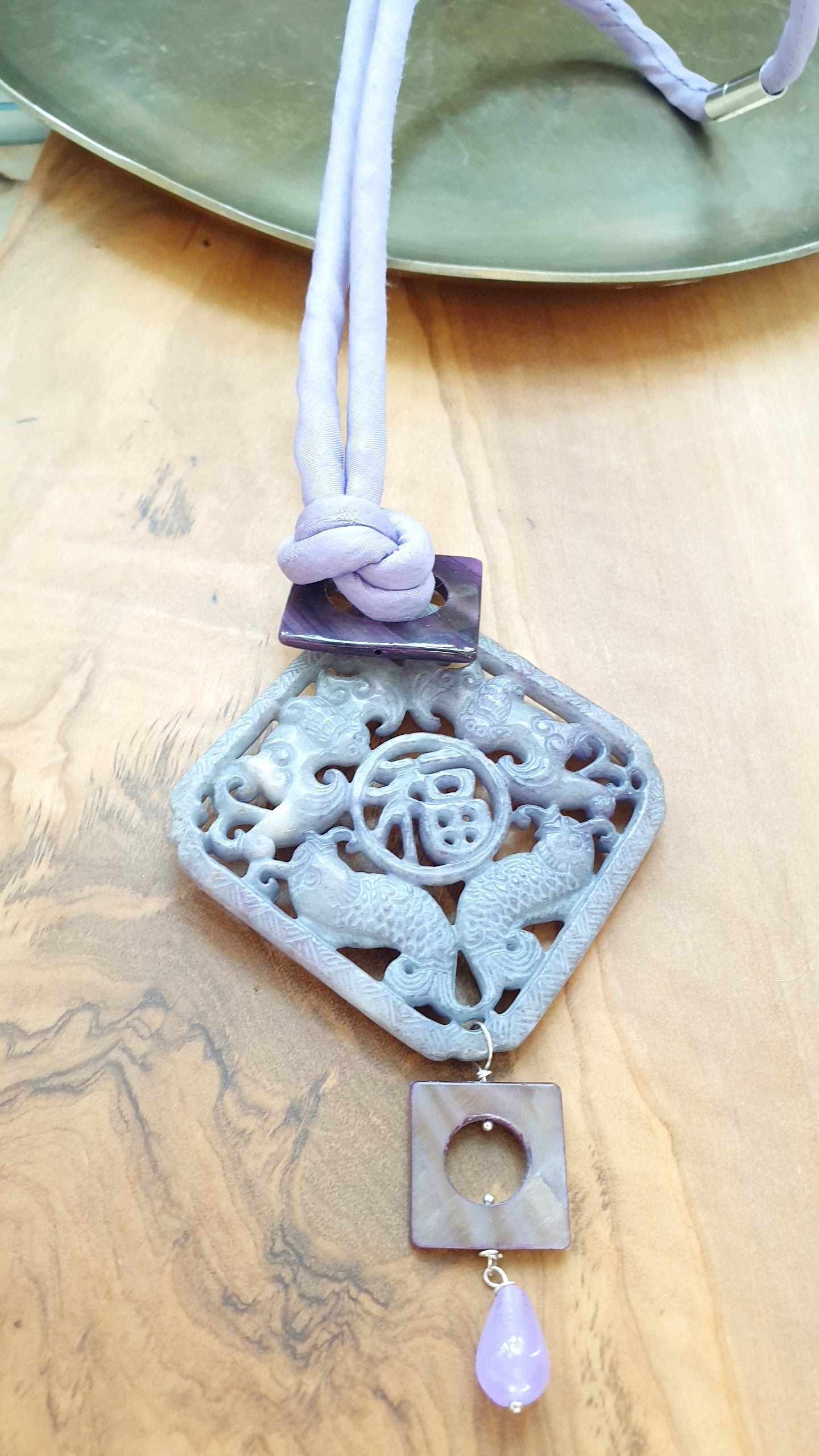Collana in seta con giada e magreperle