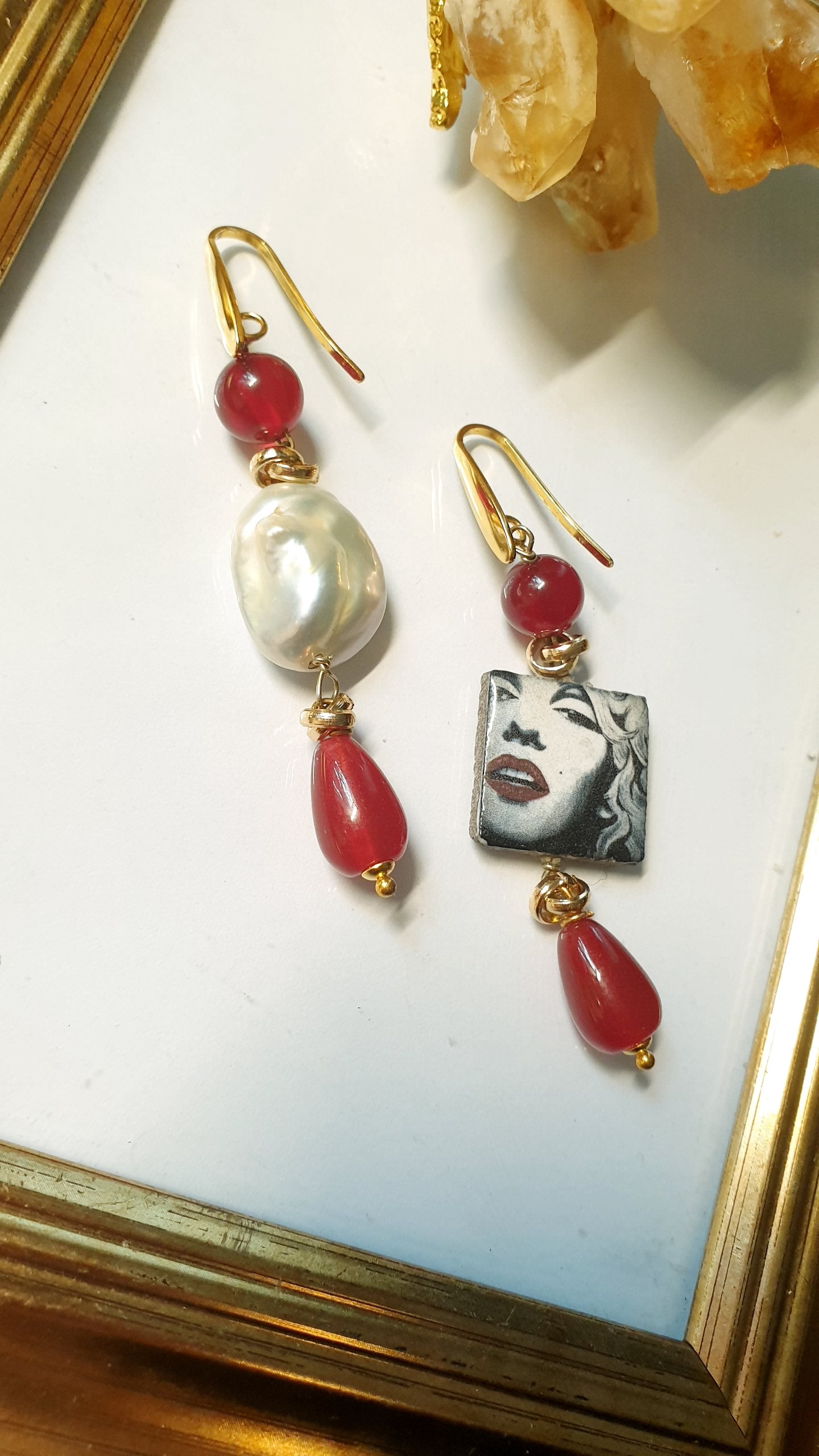 Orecchini in ottone con Ceramica di Caltagirone, pela, giade.