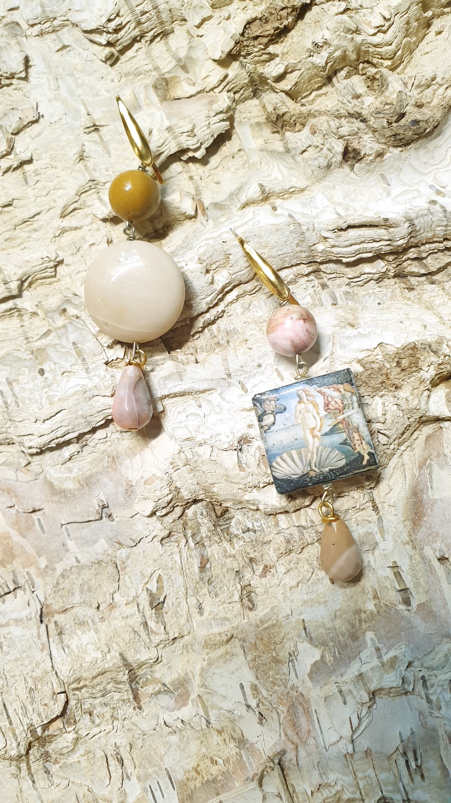 Orecchini in ottone con ceramica di Caltagirone e mokaite.