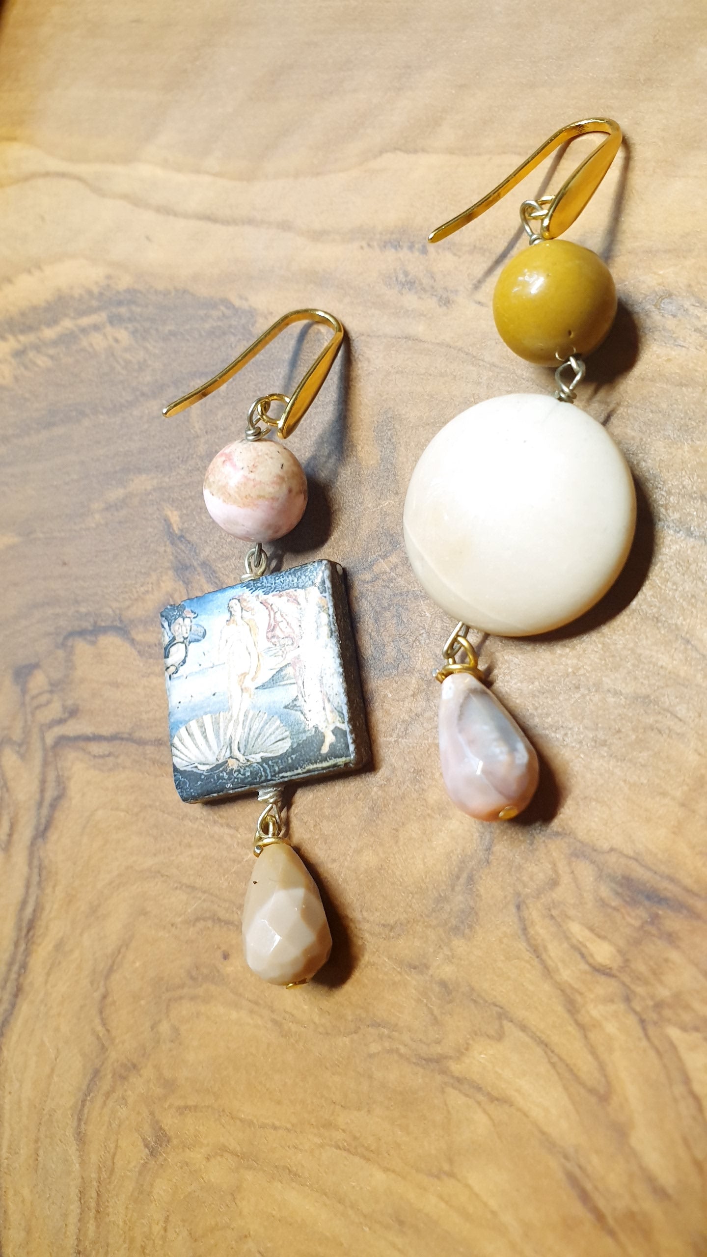 Orecchini in ottone con ceramica di Caltagirone e mokaite.