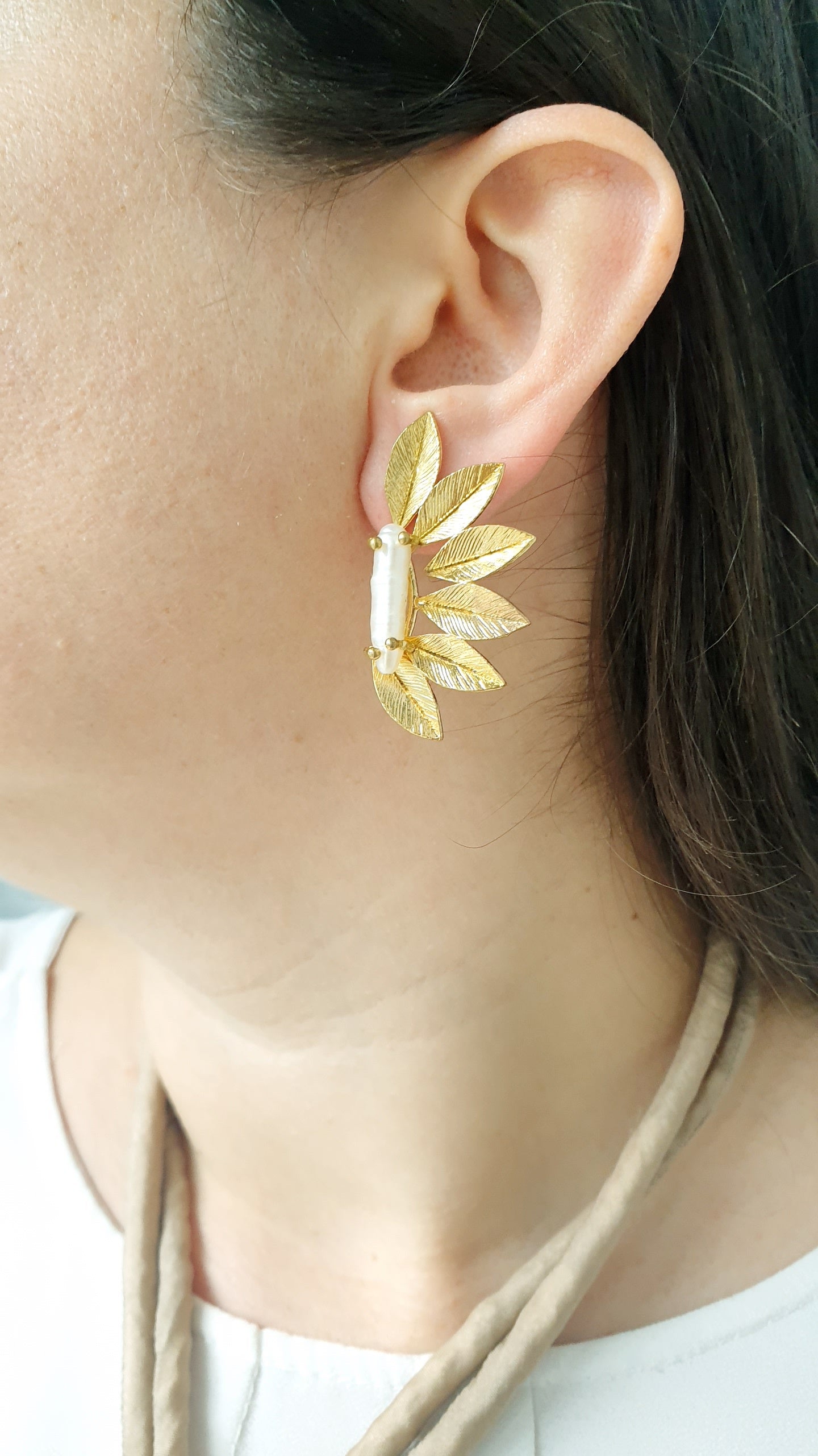 Orecchini in ottone con perle