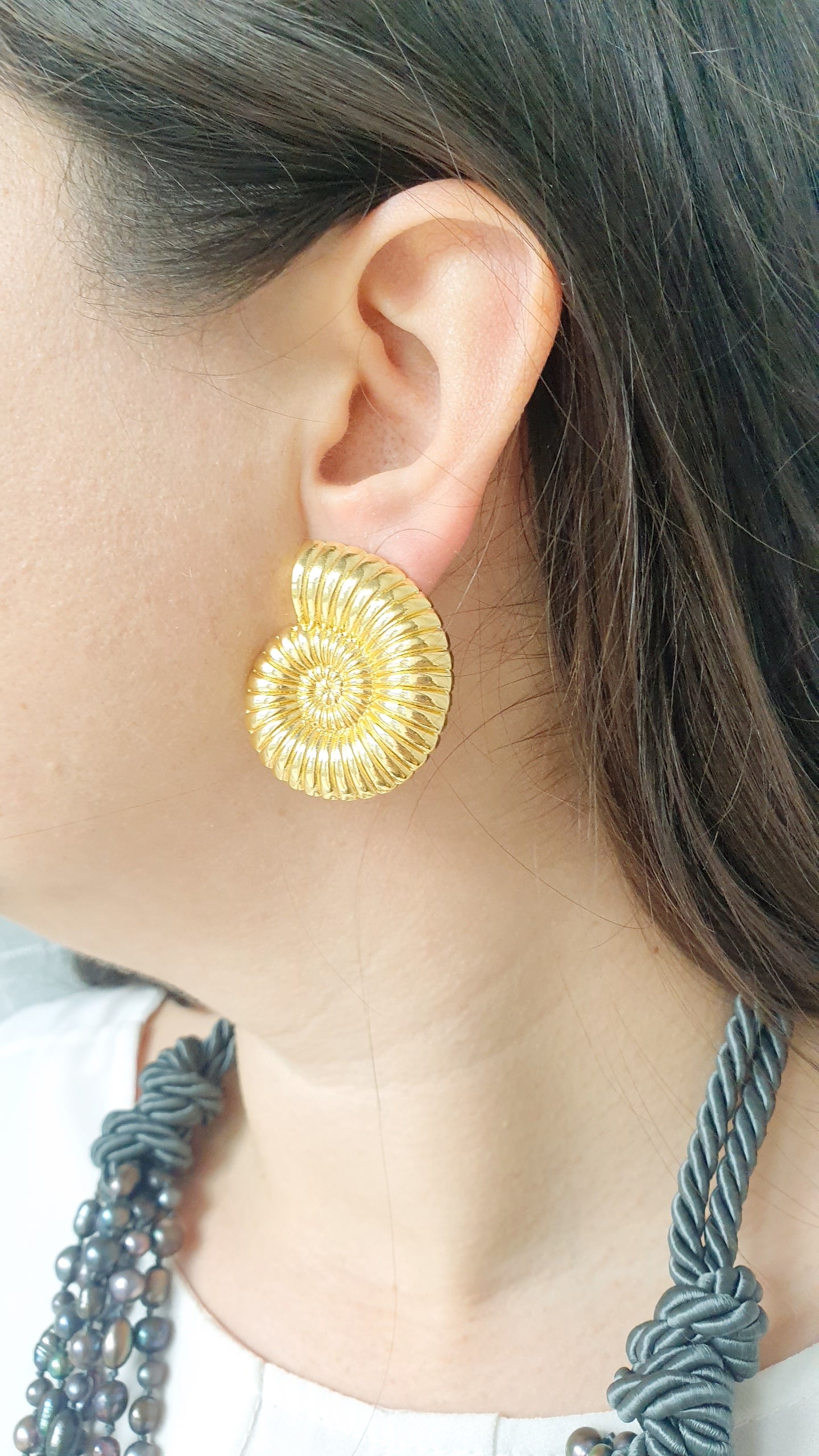 Orecchini a forma di ammonite