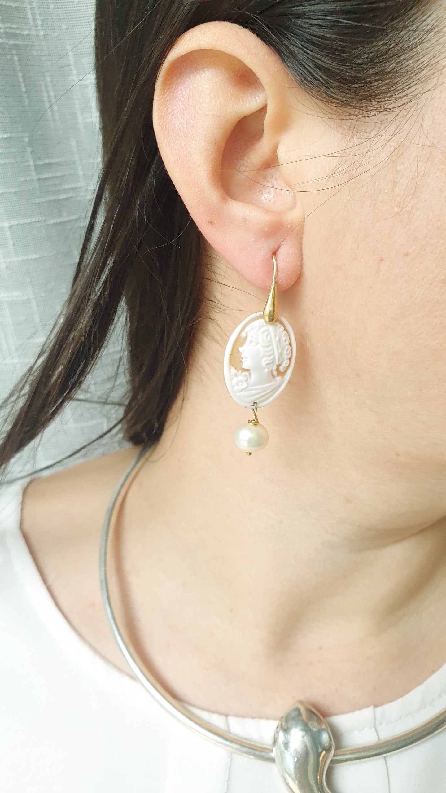Orecchini in argento con cammei e perle di fiume