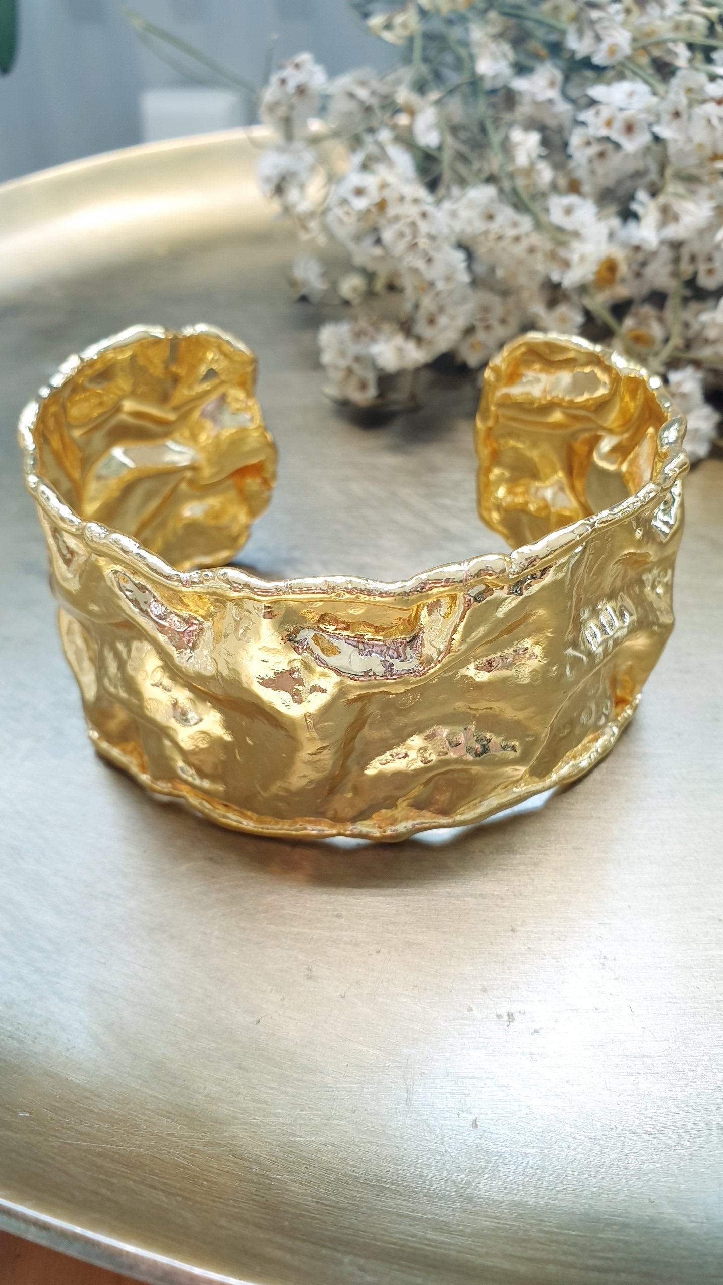 Bracciale in ottone martellato