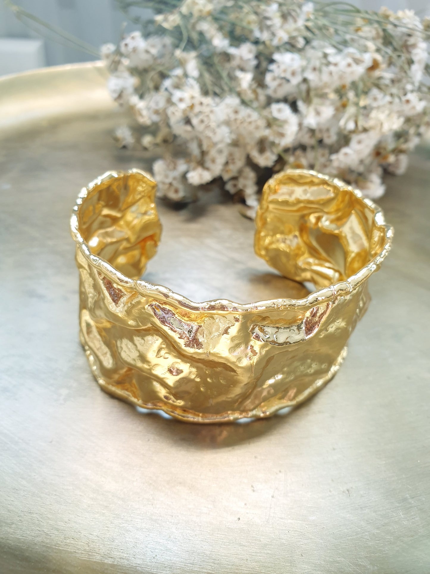 Bracciale in ottone martellato