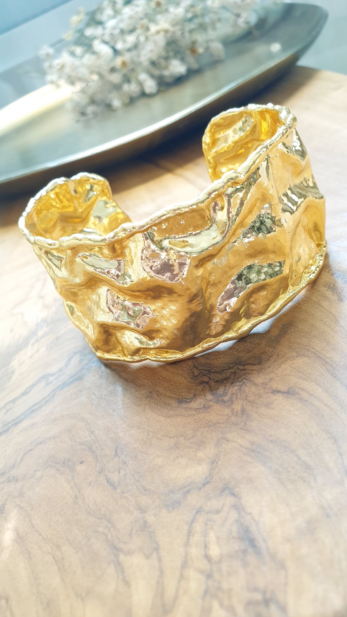 Bracciale in ottone martellato