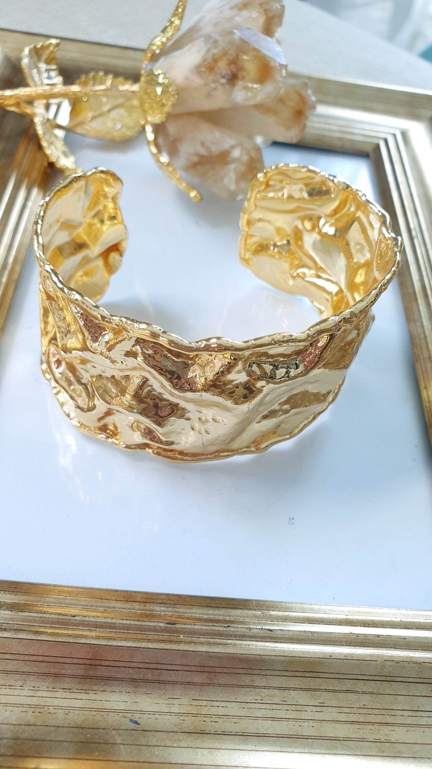 Bracciale in ottone martellato