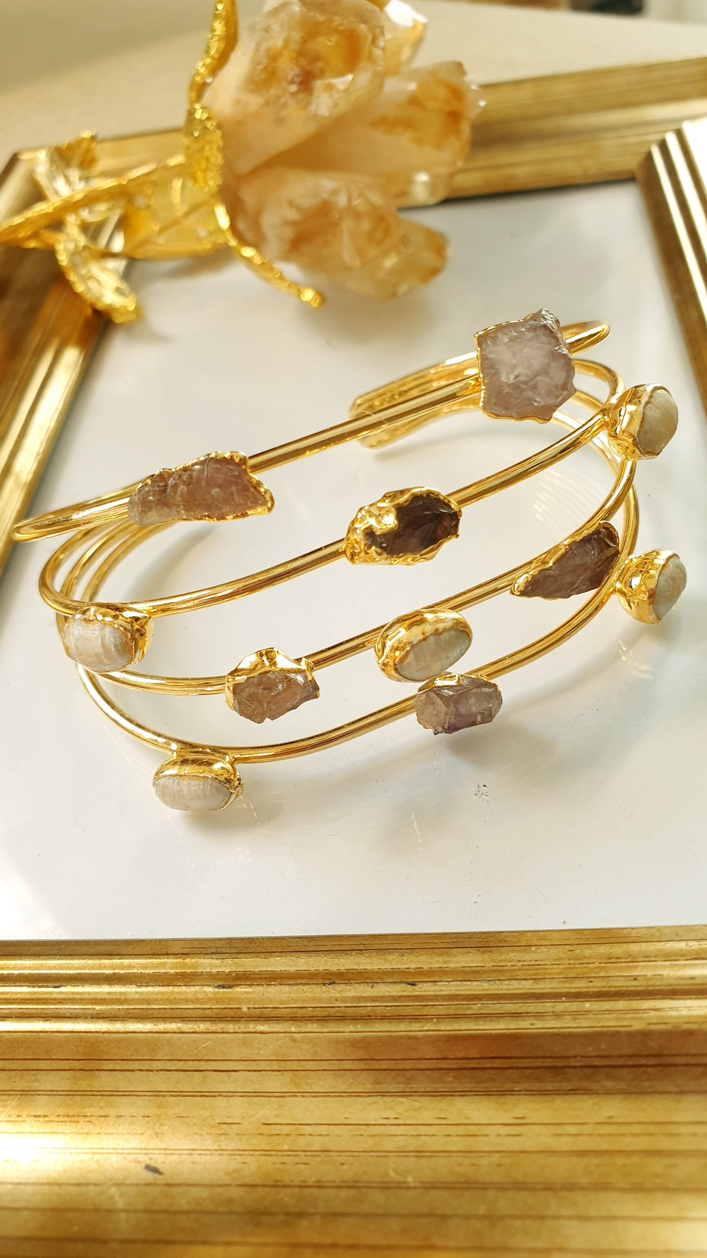 Bracciale in ottone con perle e druse