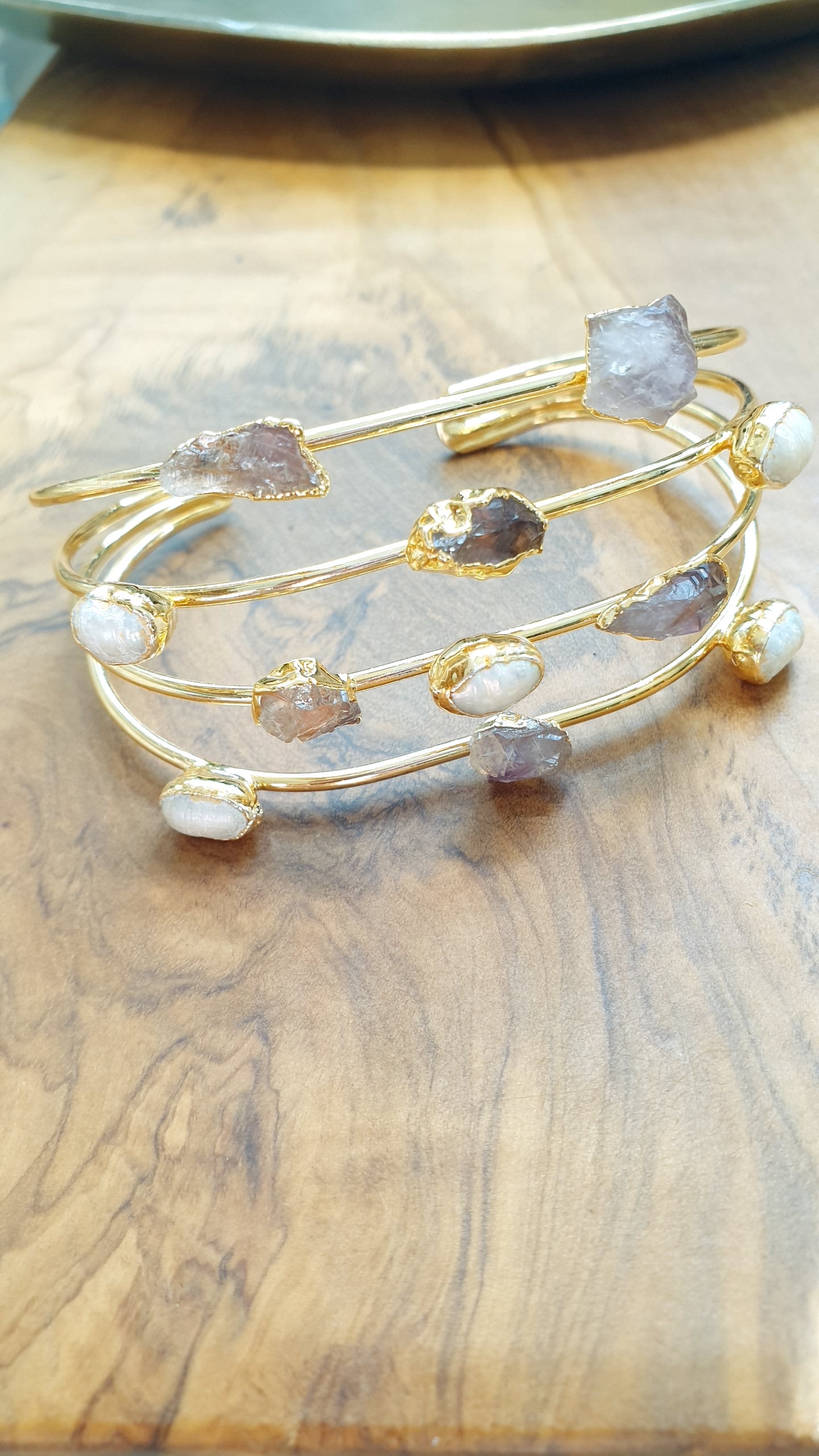 Bracciale in ottone con perle e druse