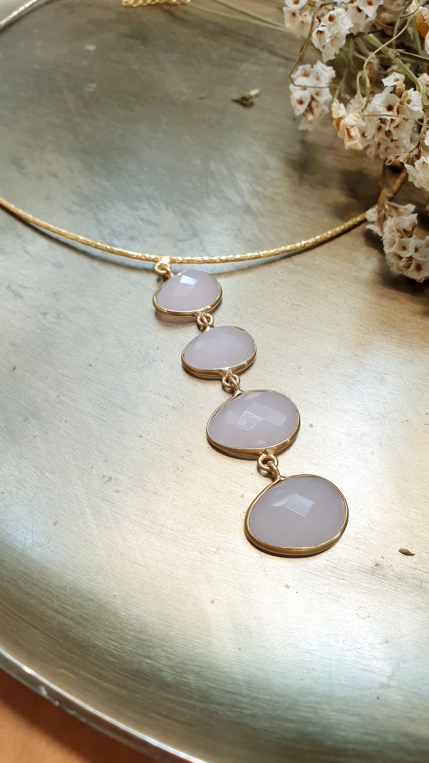 Girocollo in ottone con quarzo rosa