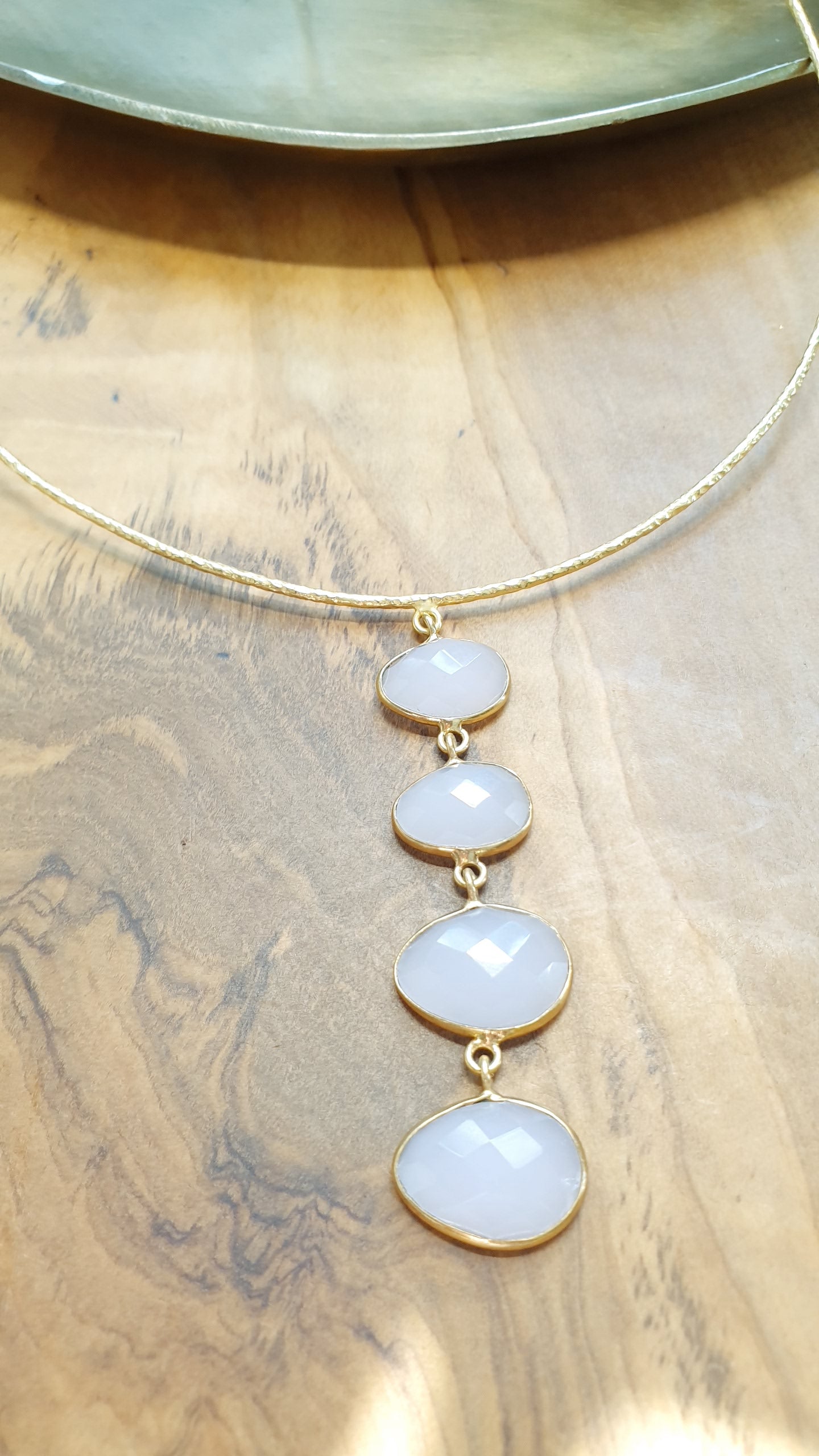 Girocollo in ottone con quarzo rosa