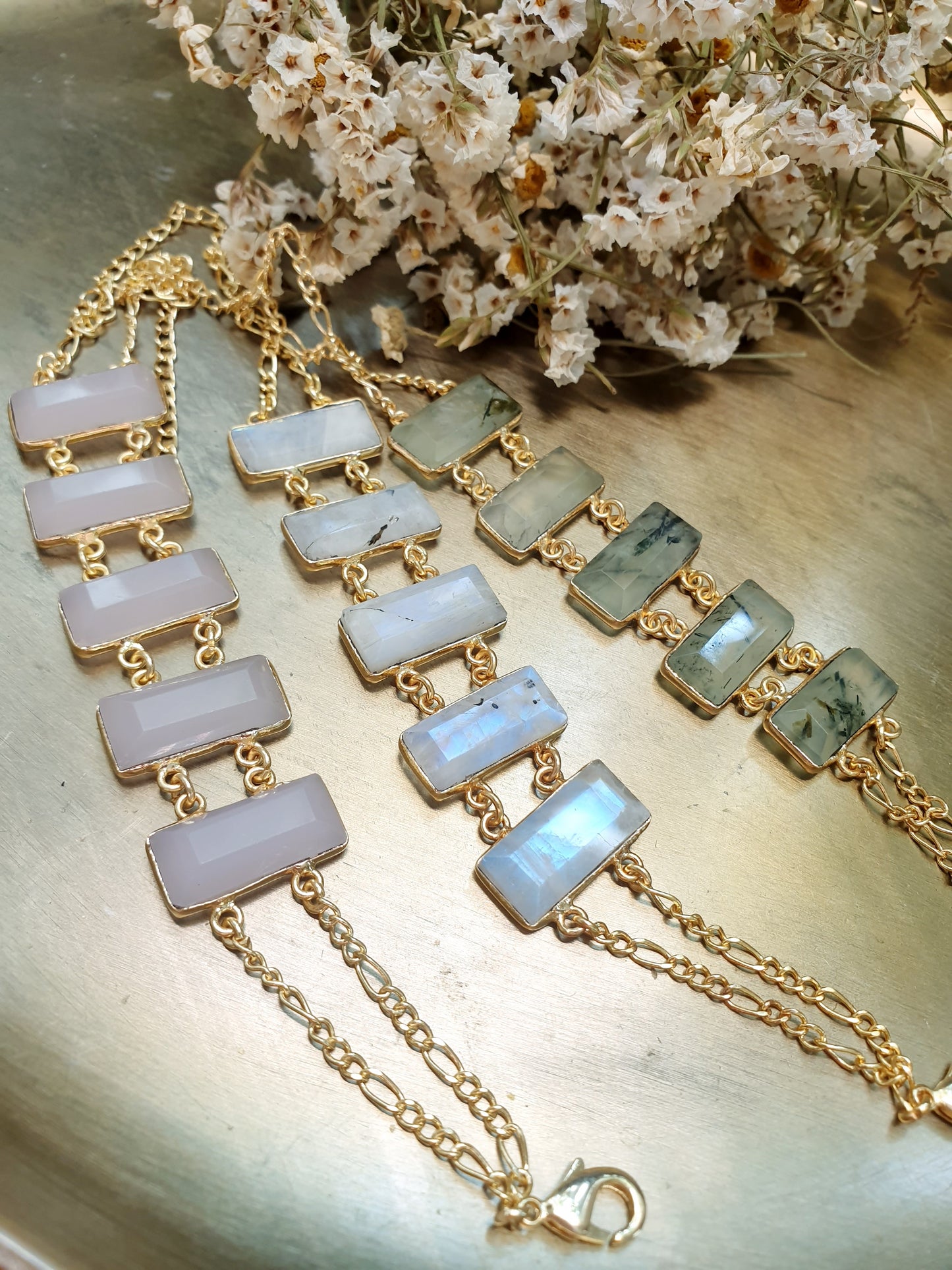 Bracciali in ottone con quarzo rosa e prehnite