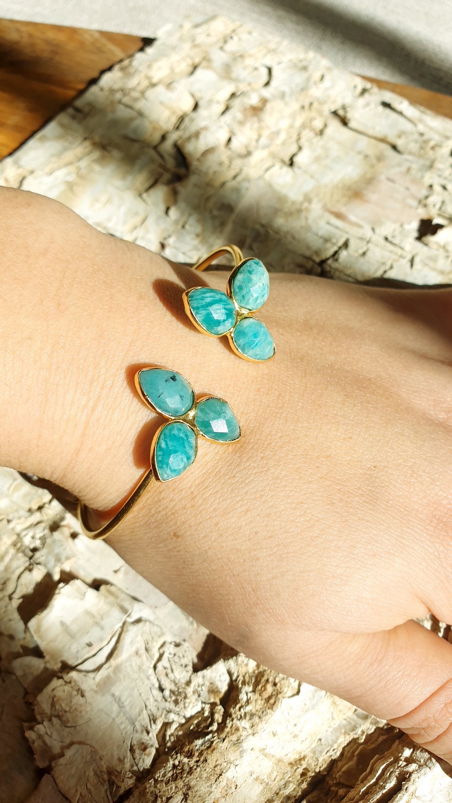 Bracciali in ottone con pietre dure
