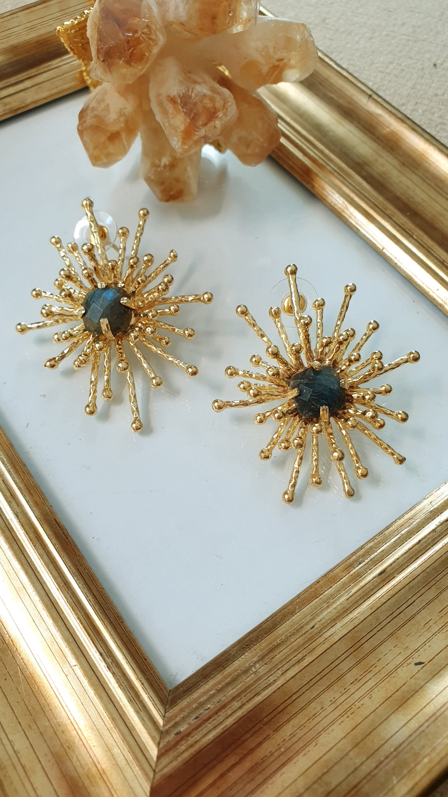 Orecchini di ottone con labradorite