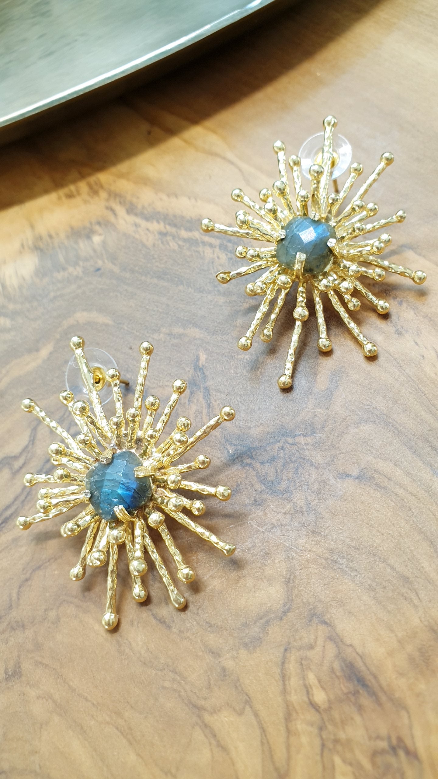 Orecchini di ottone con labradorite