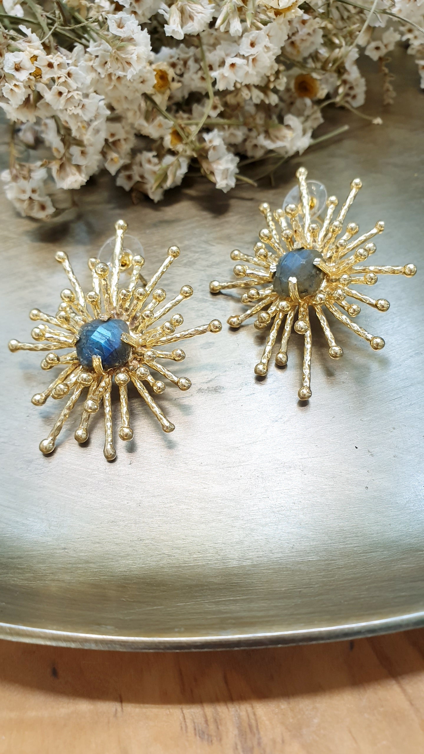 Orecchini di ottone con labradorite