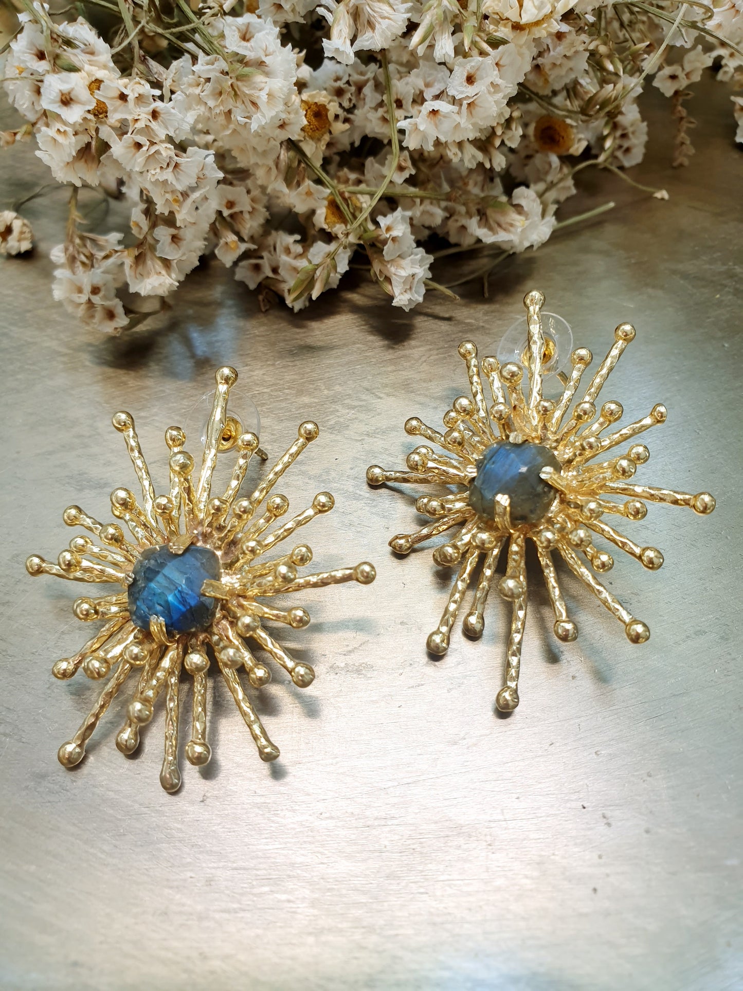 Orecchini di ottone con labradorite