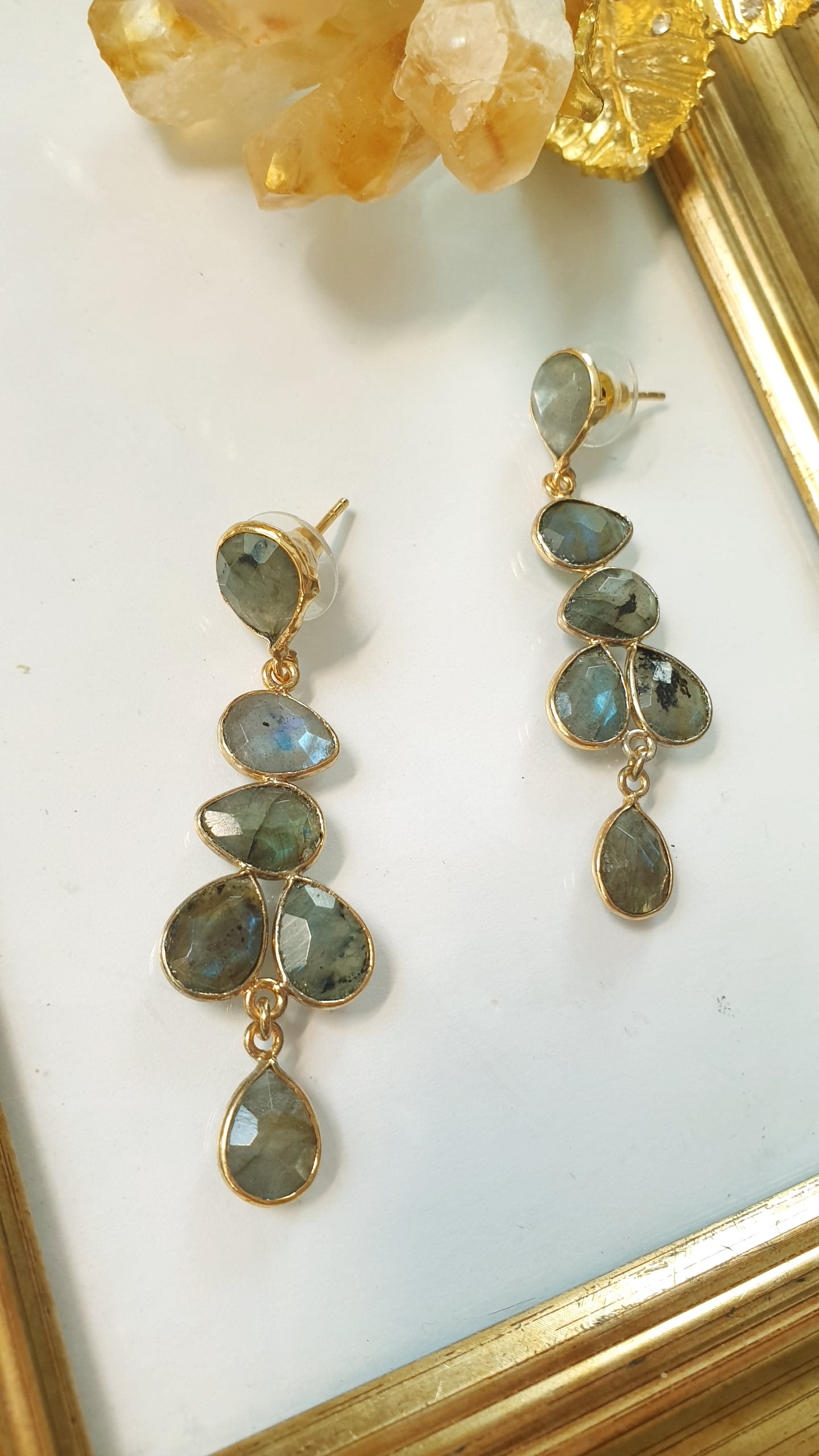 Orecchini in ottone con labradorite