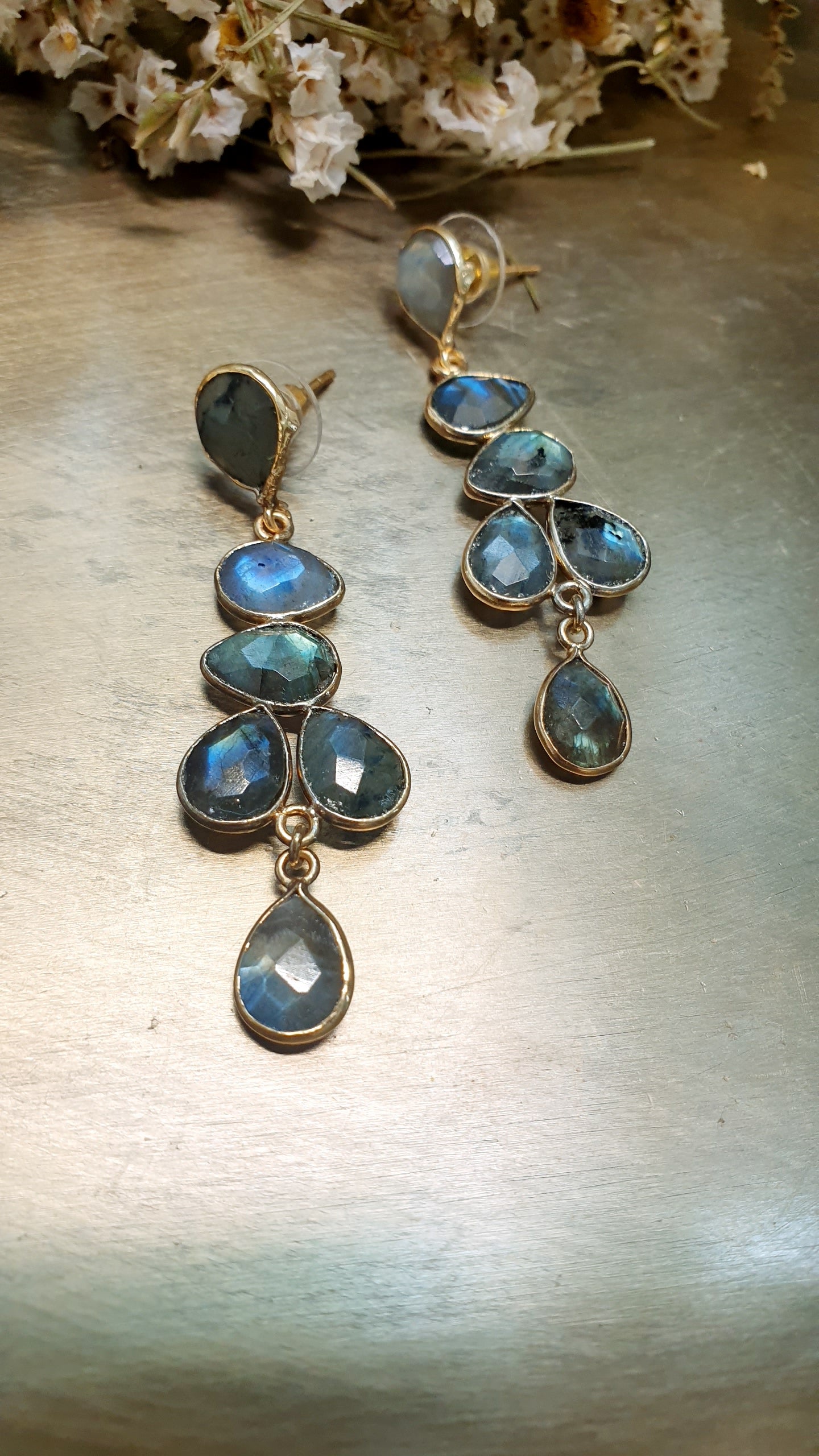 Orecchini in ottone con labradorite