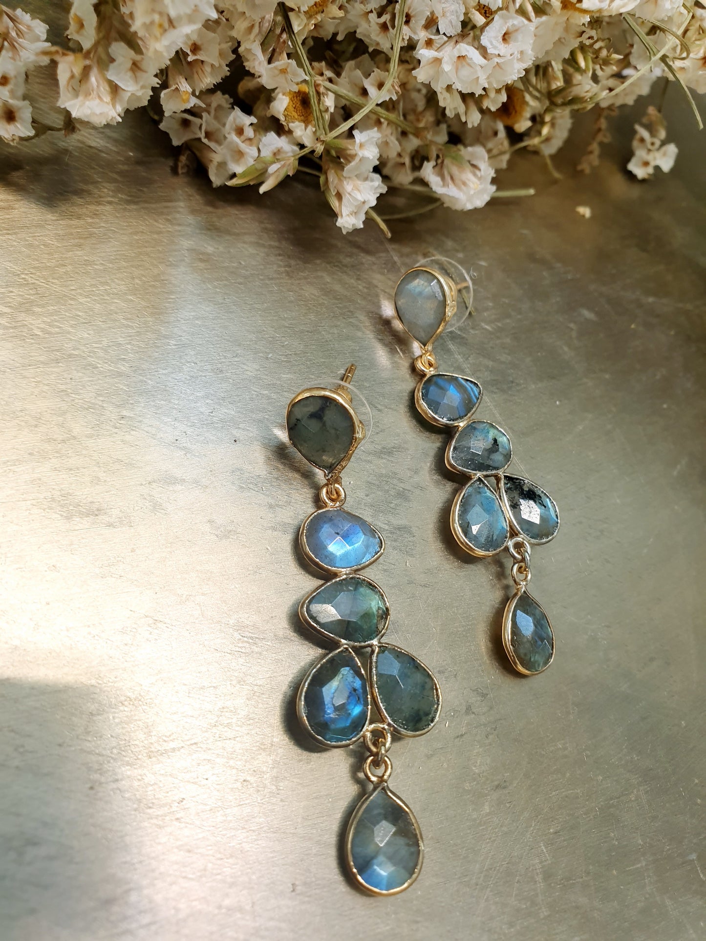 Orecchini in ottone con labradorite