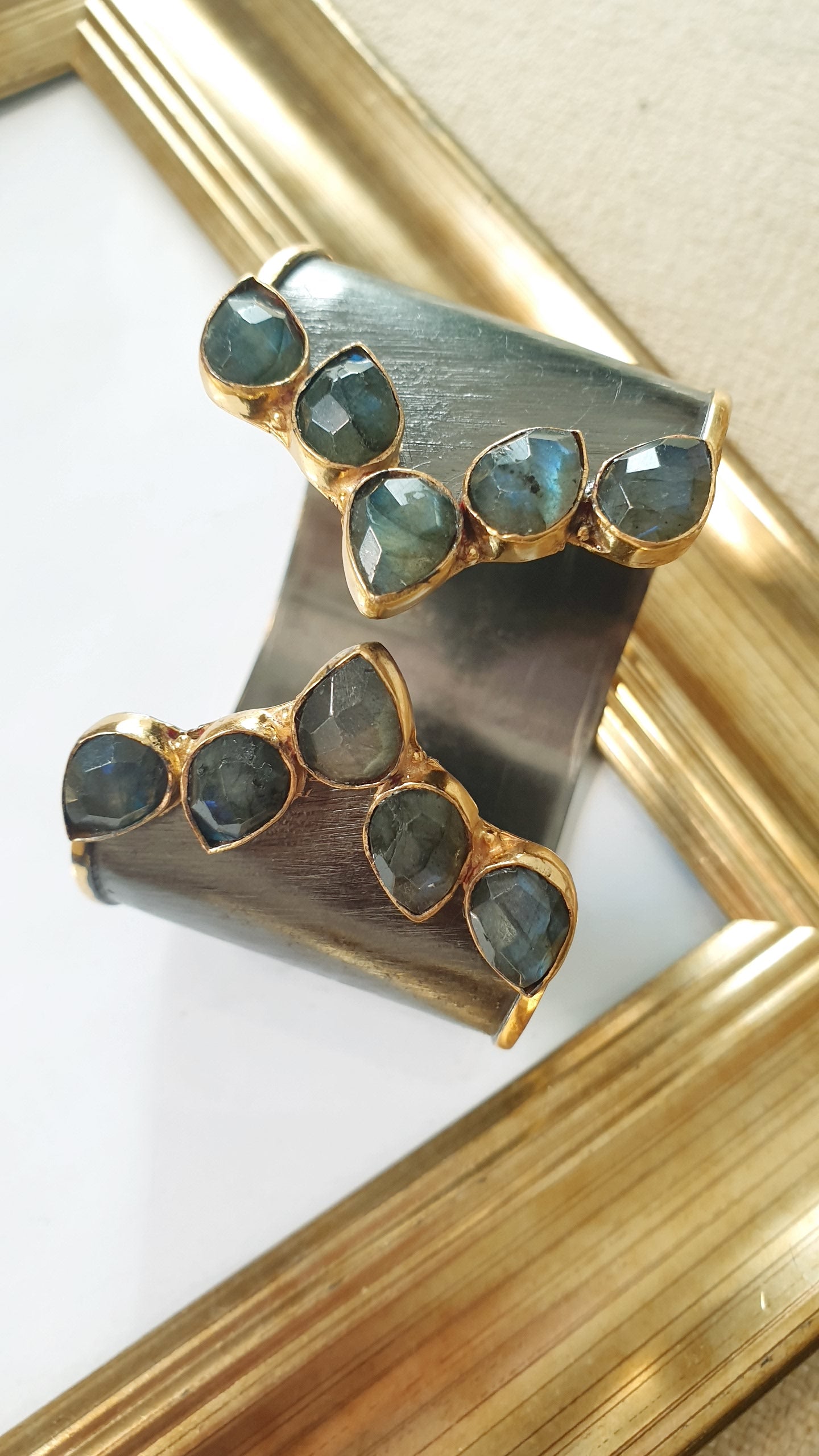 Bracciale in ottone brunito con labradorite