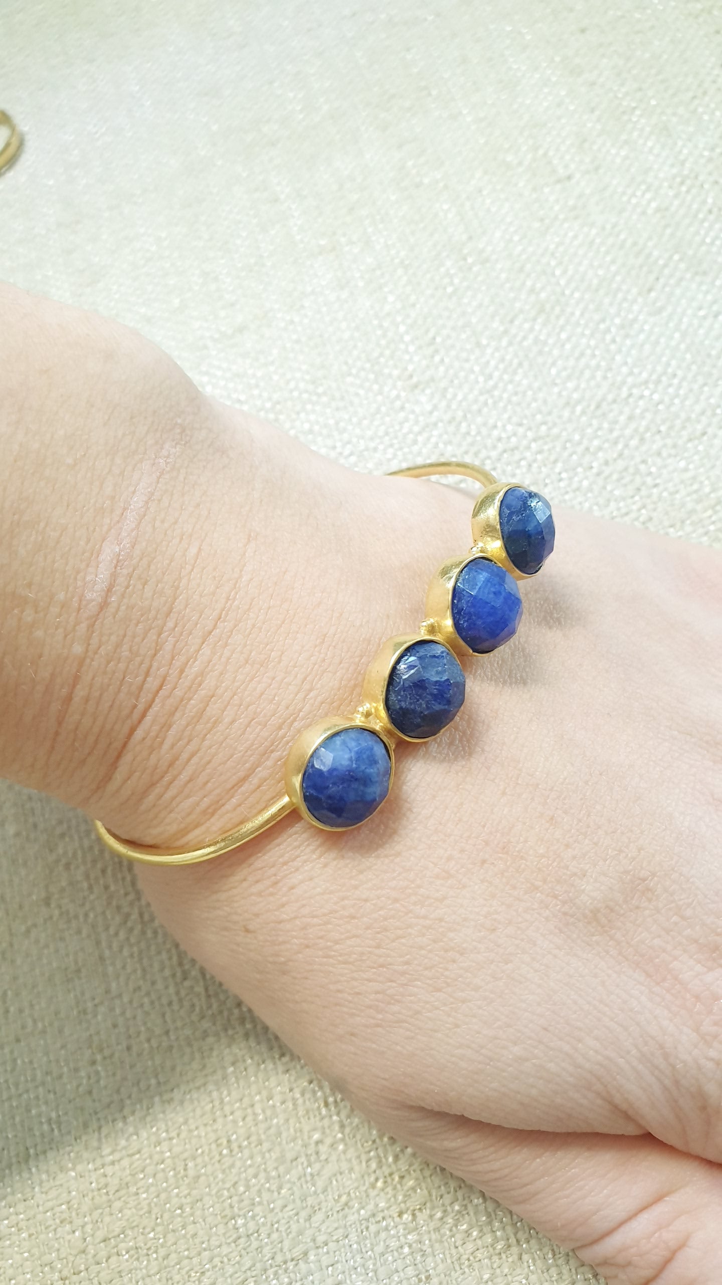 Bracciali in ottone con pietre dure
