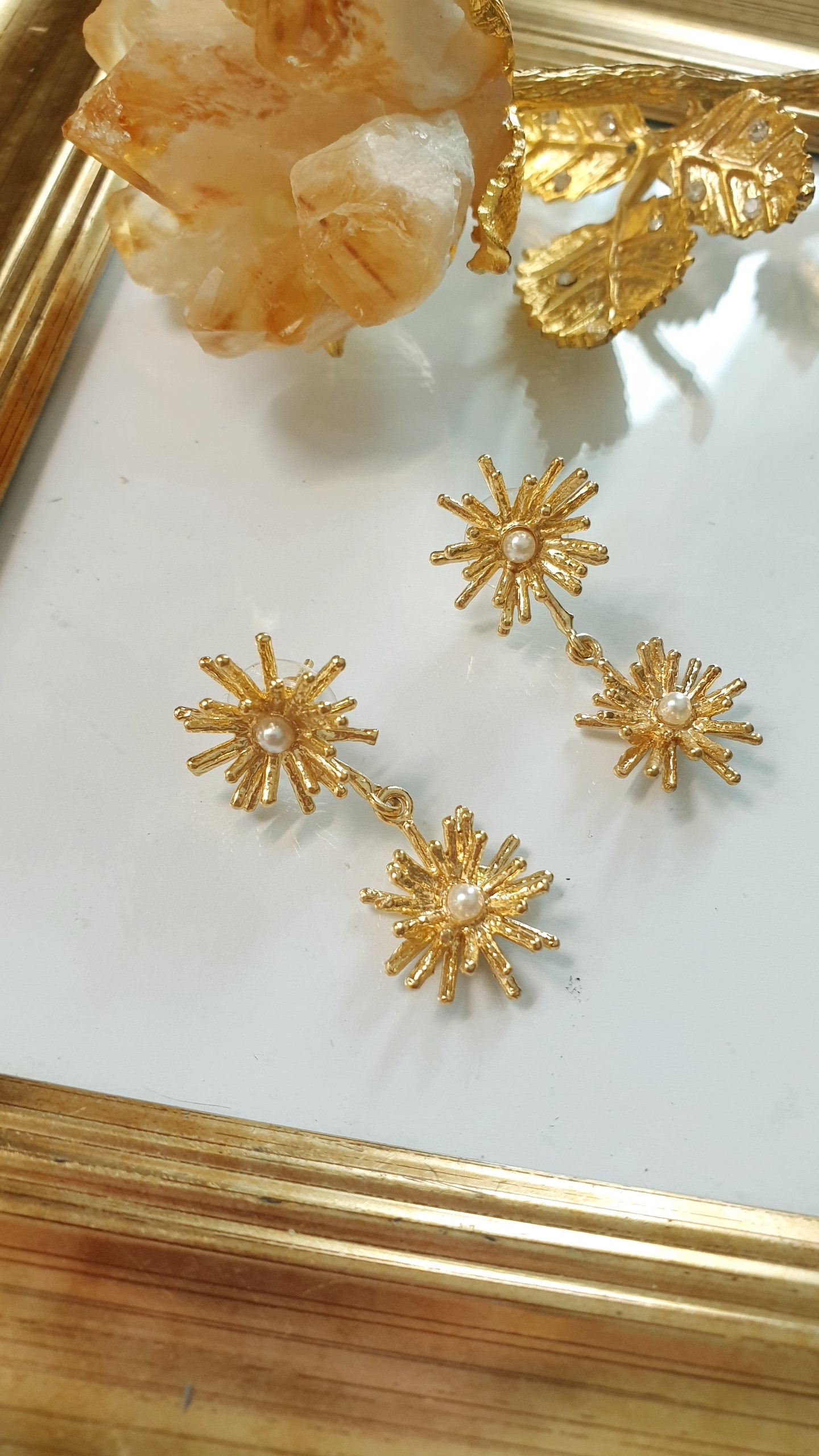 Orecchini doppi in ottone con perle