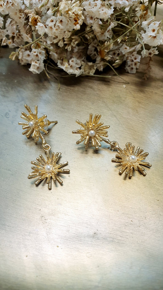 Orecchini doppi in ottone con perle