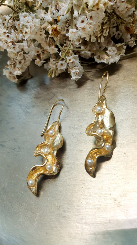Orecchini in ottone con perle