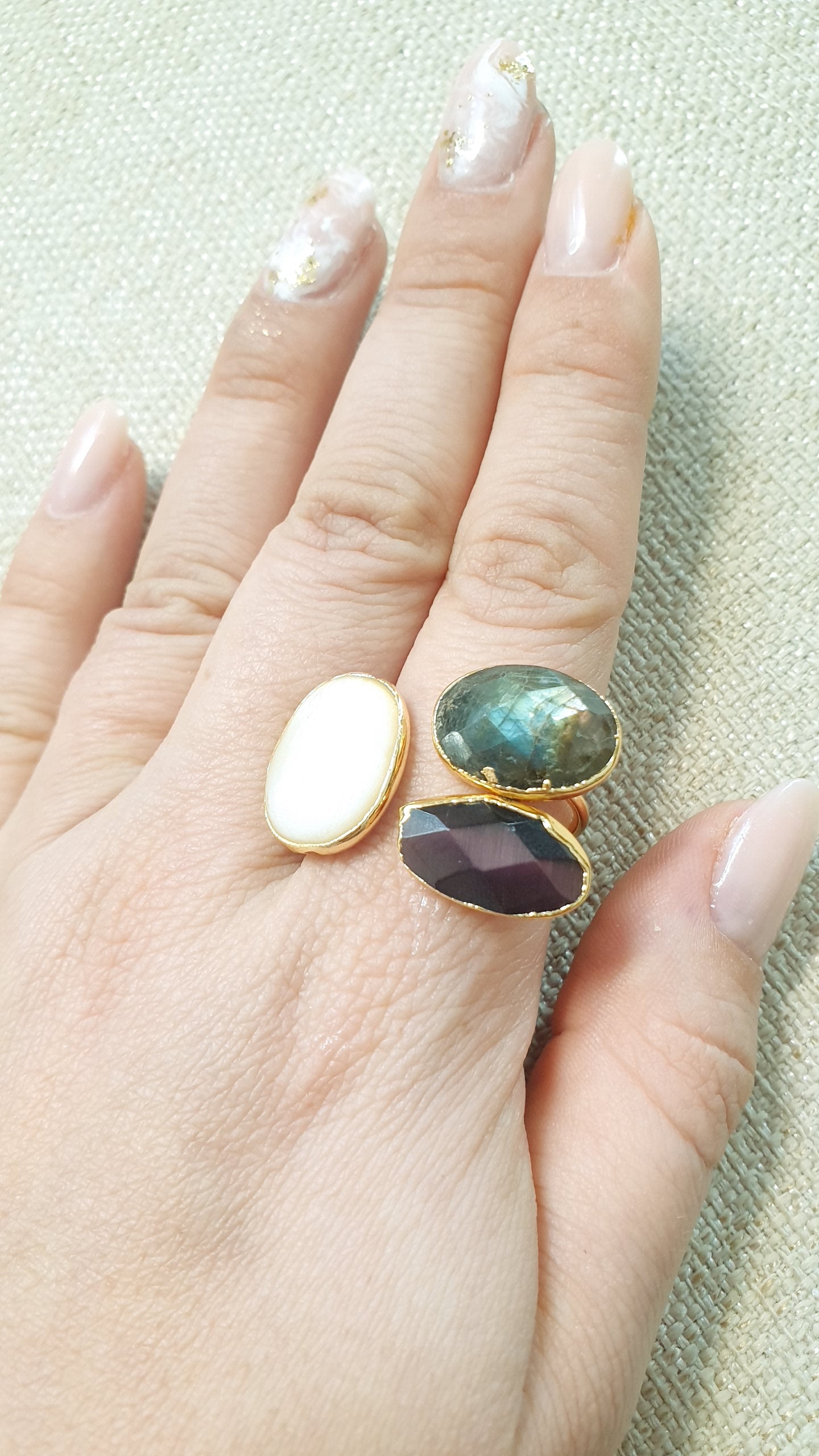 Anelli di ottone con pietre dure