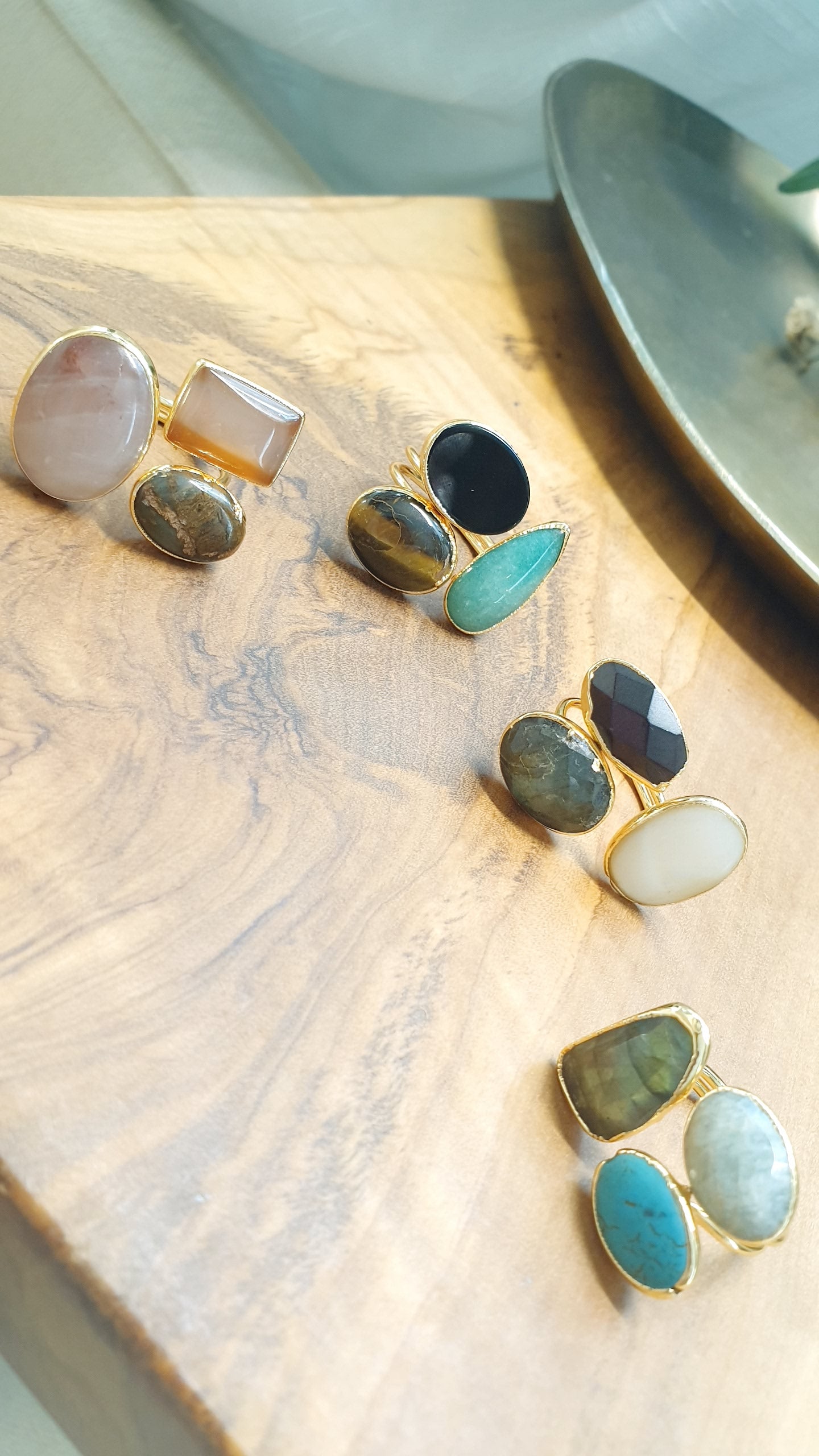 Anelli di ottone con pietre dure