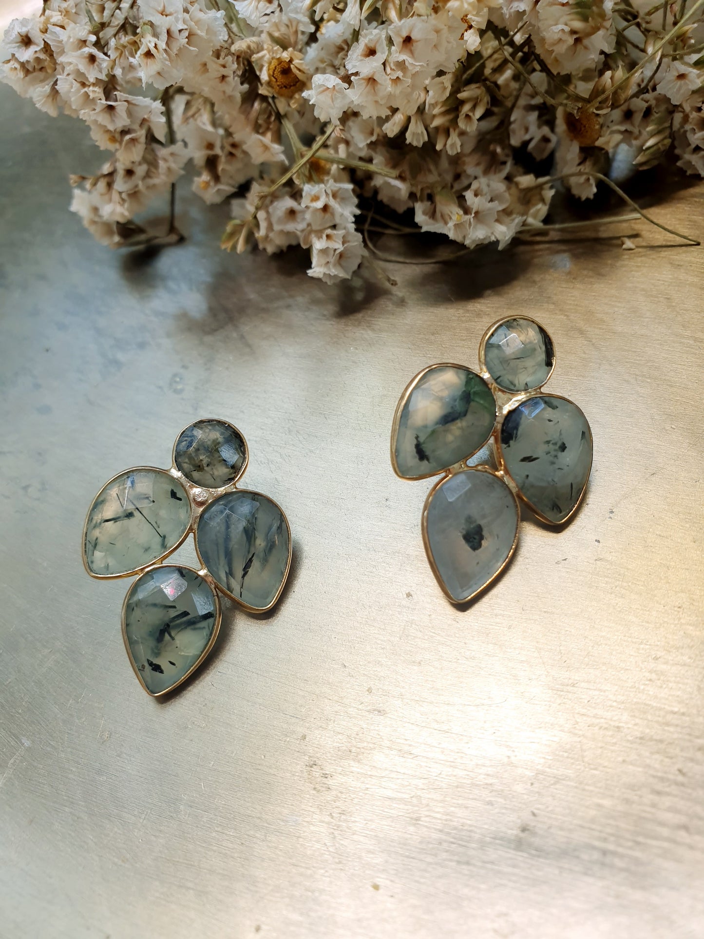 Orecchini in ottone con prehnite