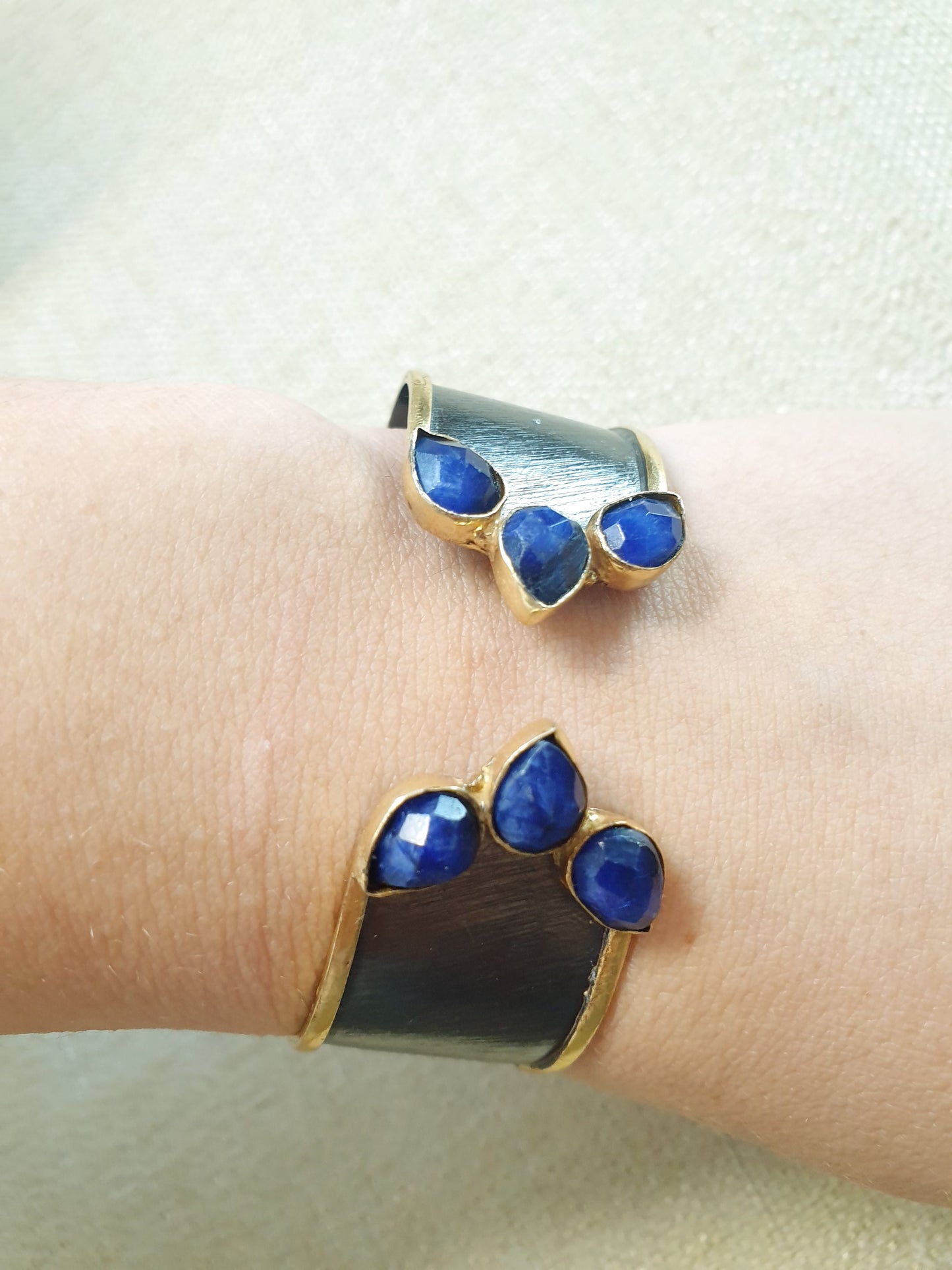 Bracciale a fascia  in ottone brunito e lapis