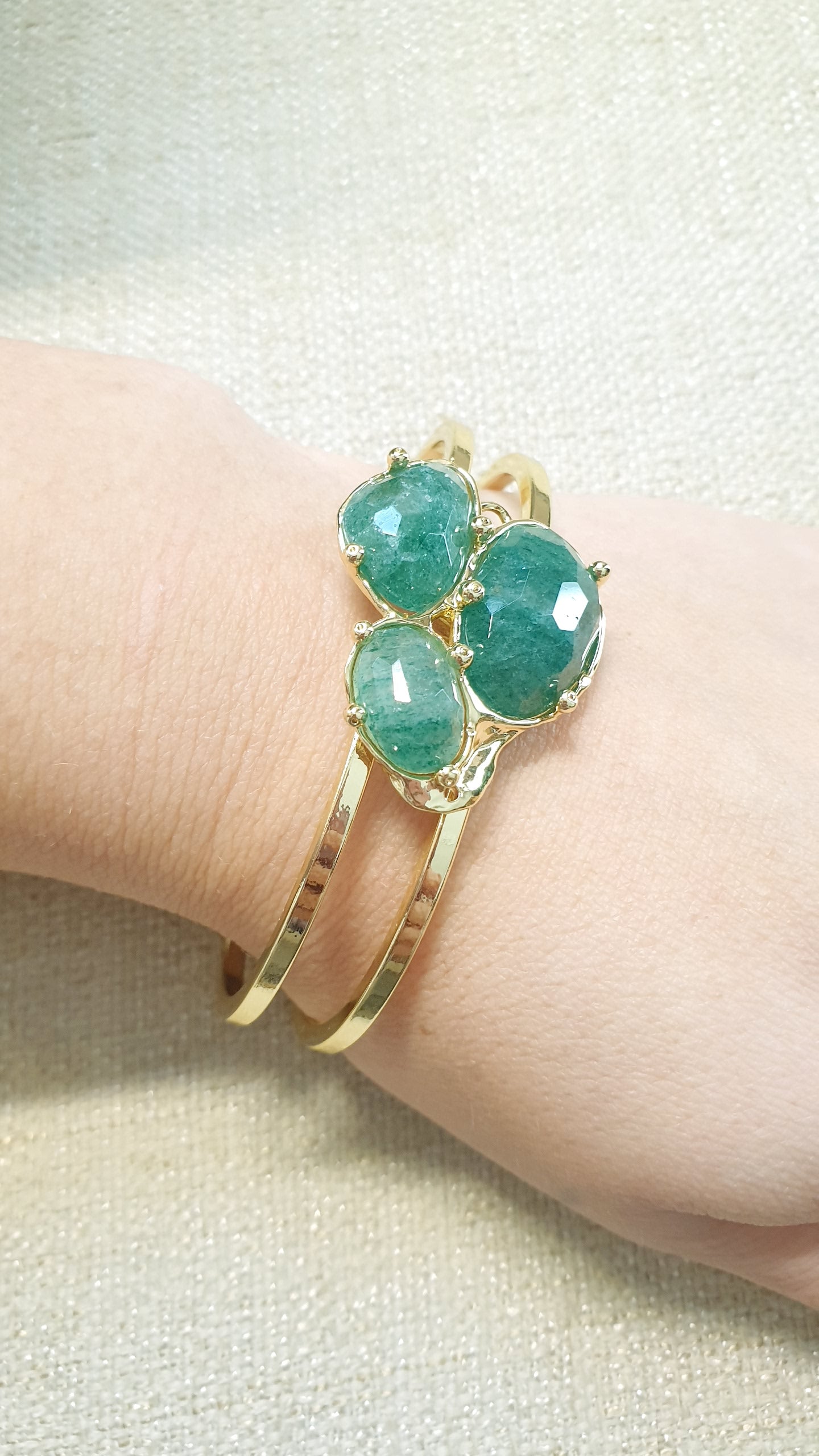 Bracciale in bronzo con agata