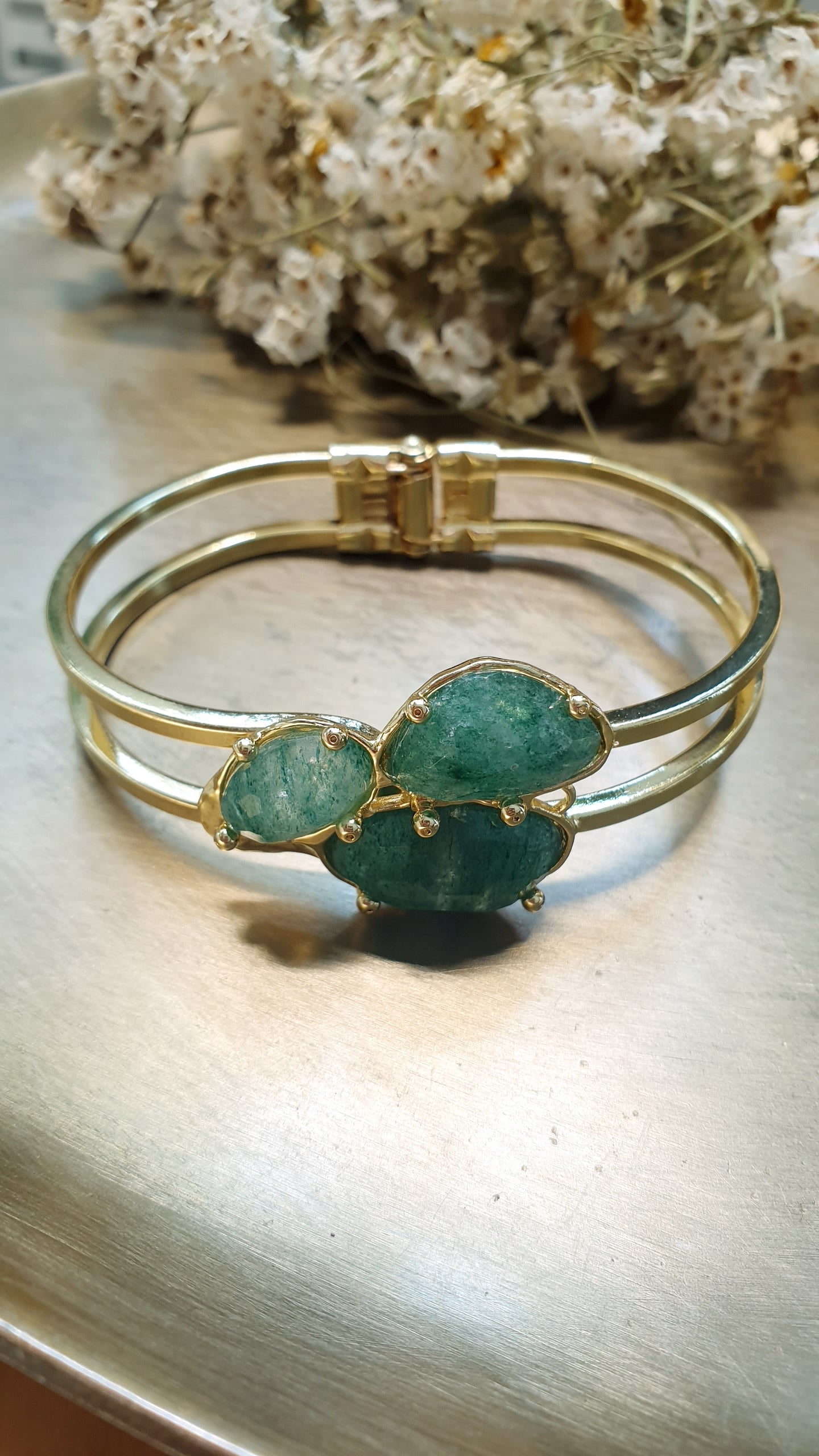 Bracciale in bronzo con agata
