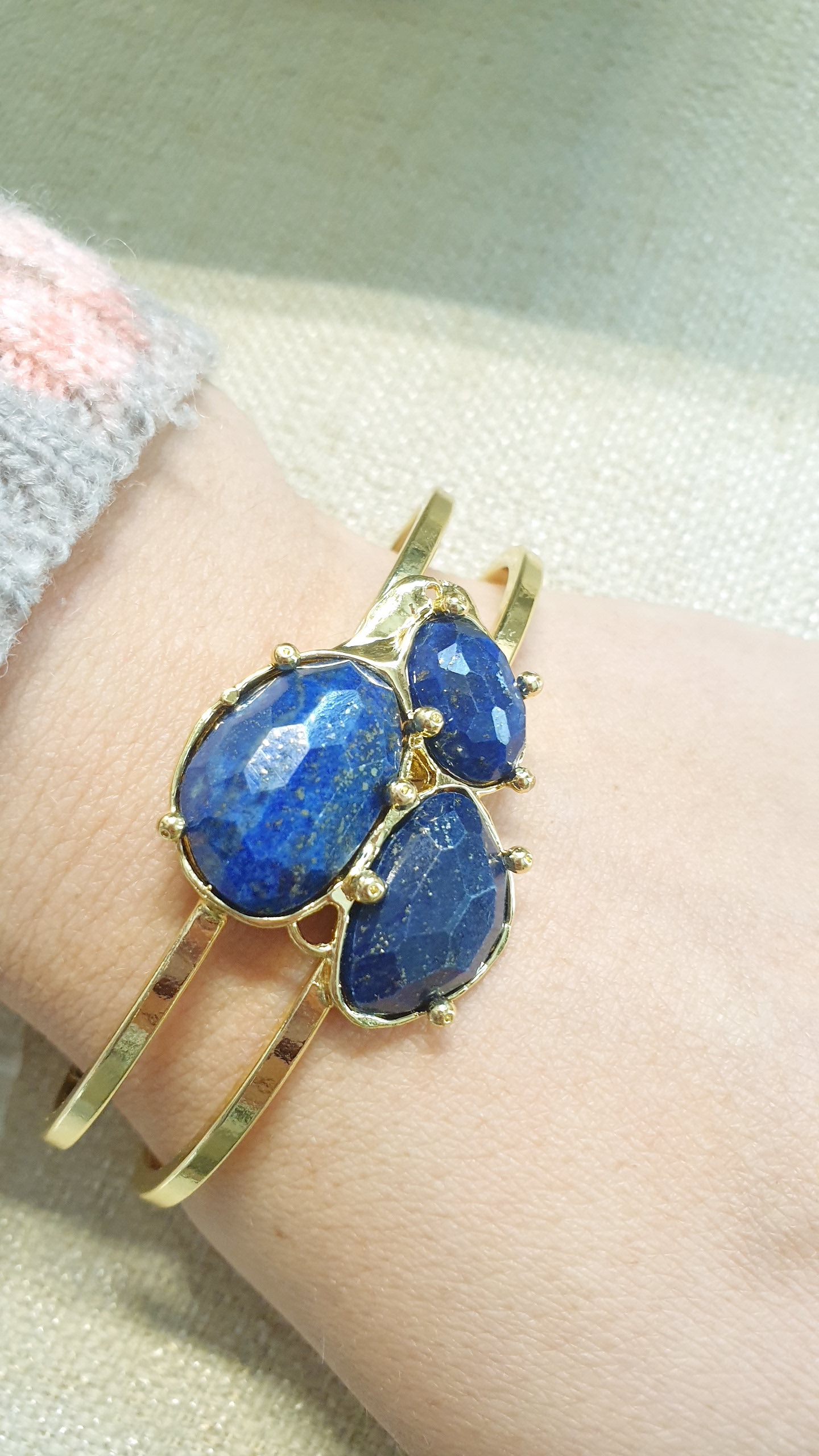 Bracciale in bronzo con lapislazzuli