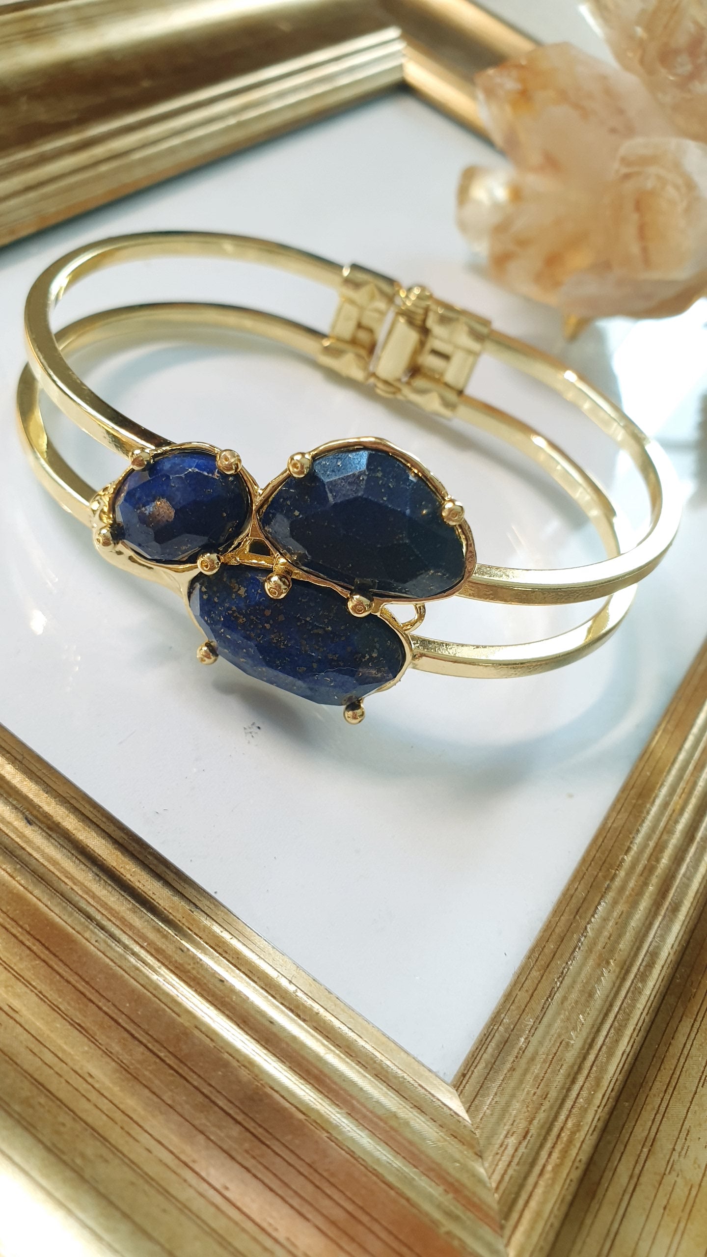 Bracciale in bronzo con lapislazzuli