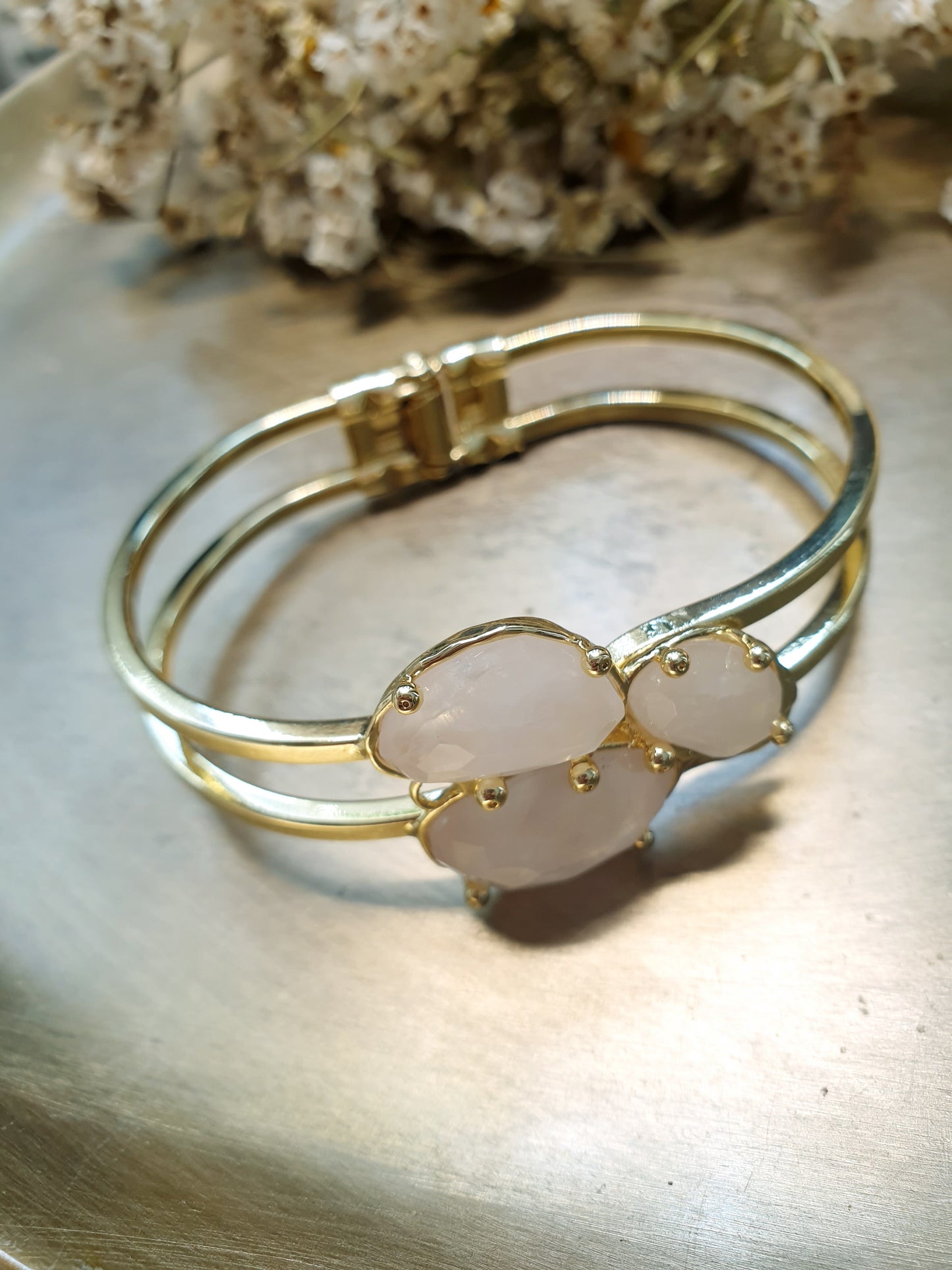 Bracciale in bronzo con quarzo rosa