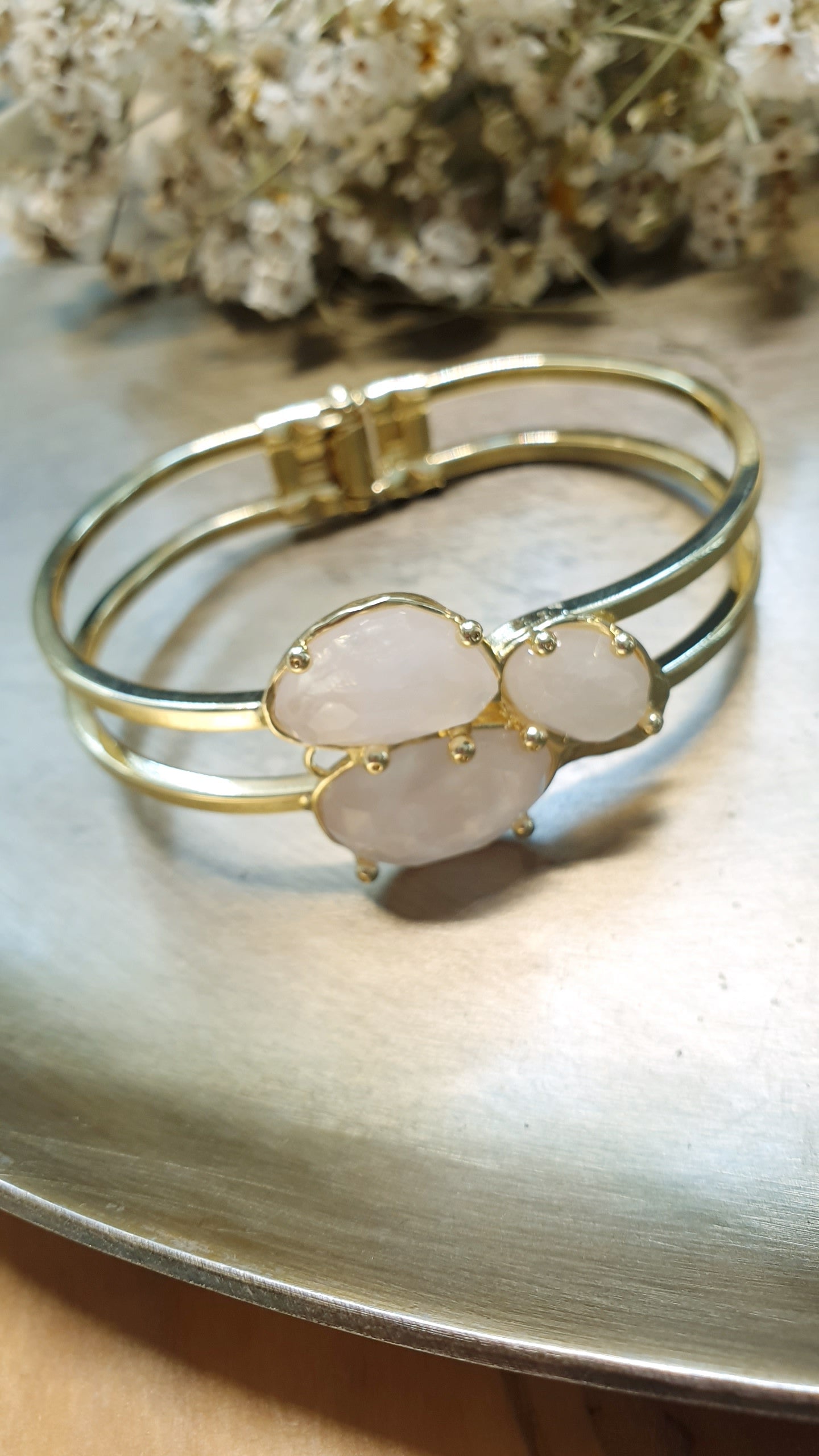 Bracciale in bronzo con quarzo rosa