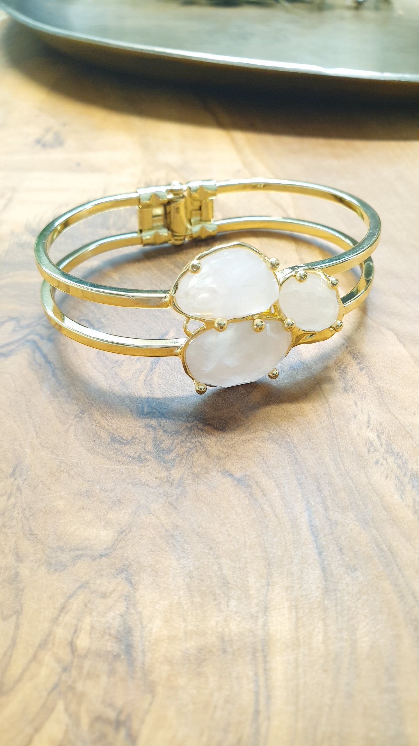 Bracciale in bronzo con quarzo rosa