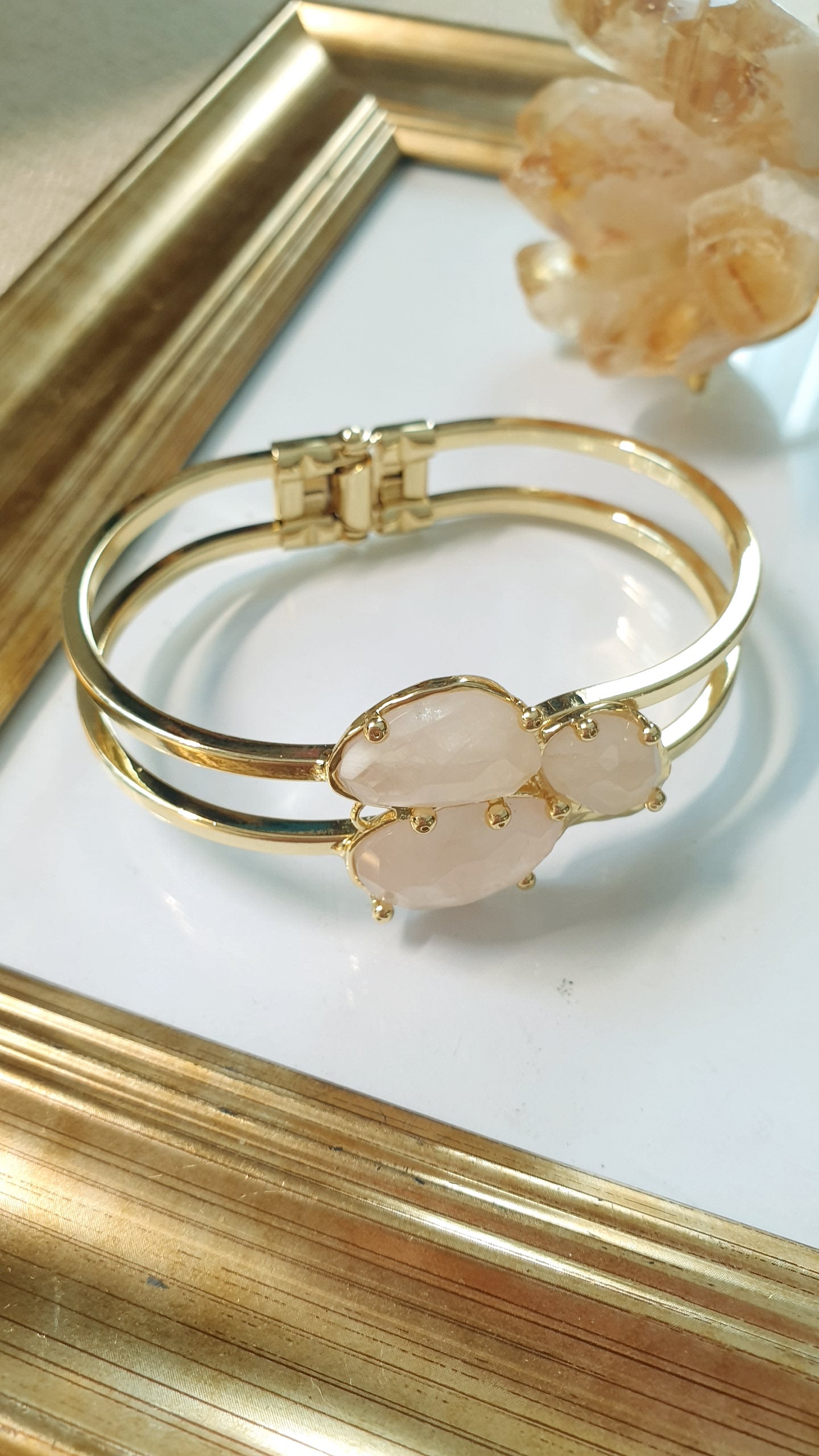 Bracciale in bronzo con quarzo rosa