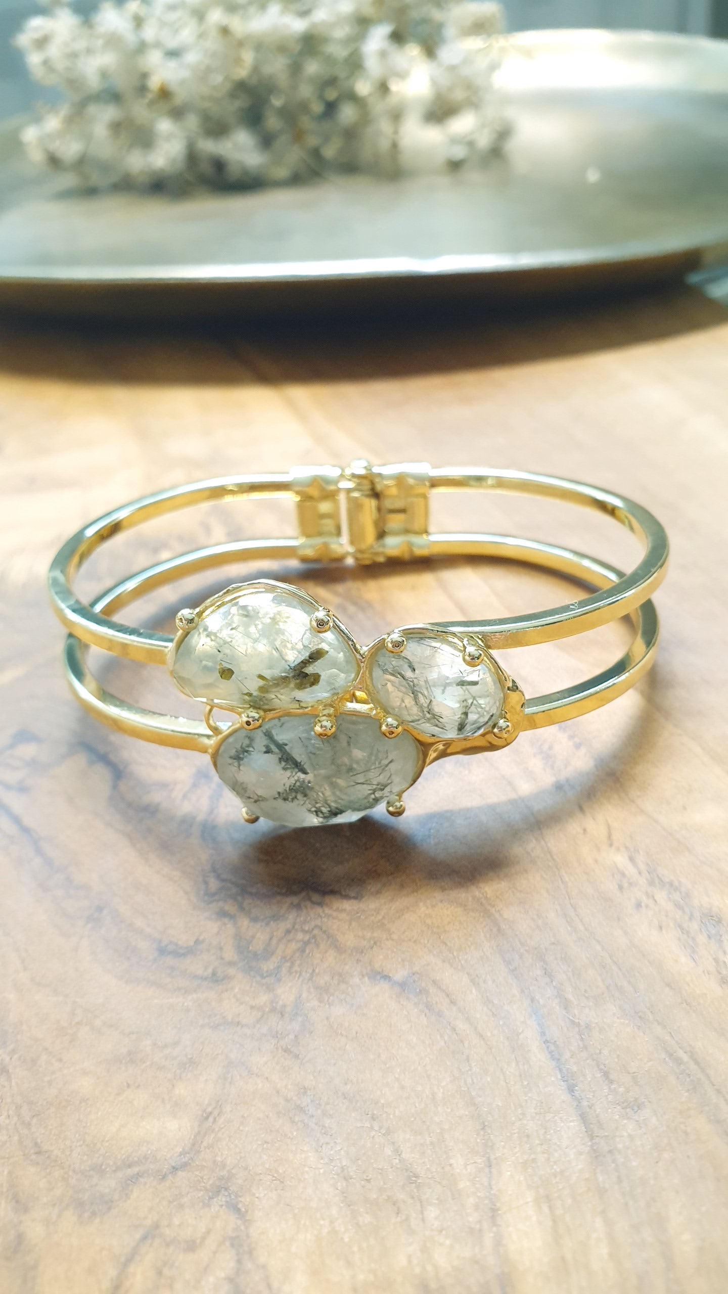 Bracciale in bronzo con prehnite