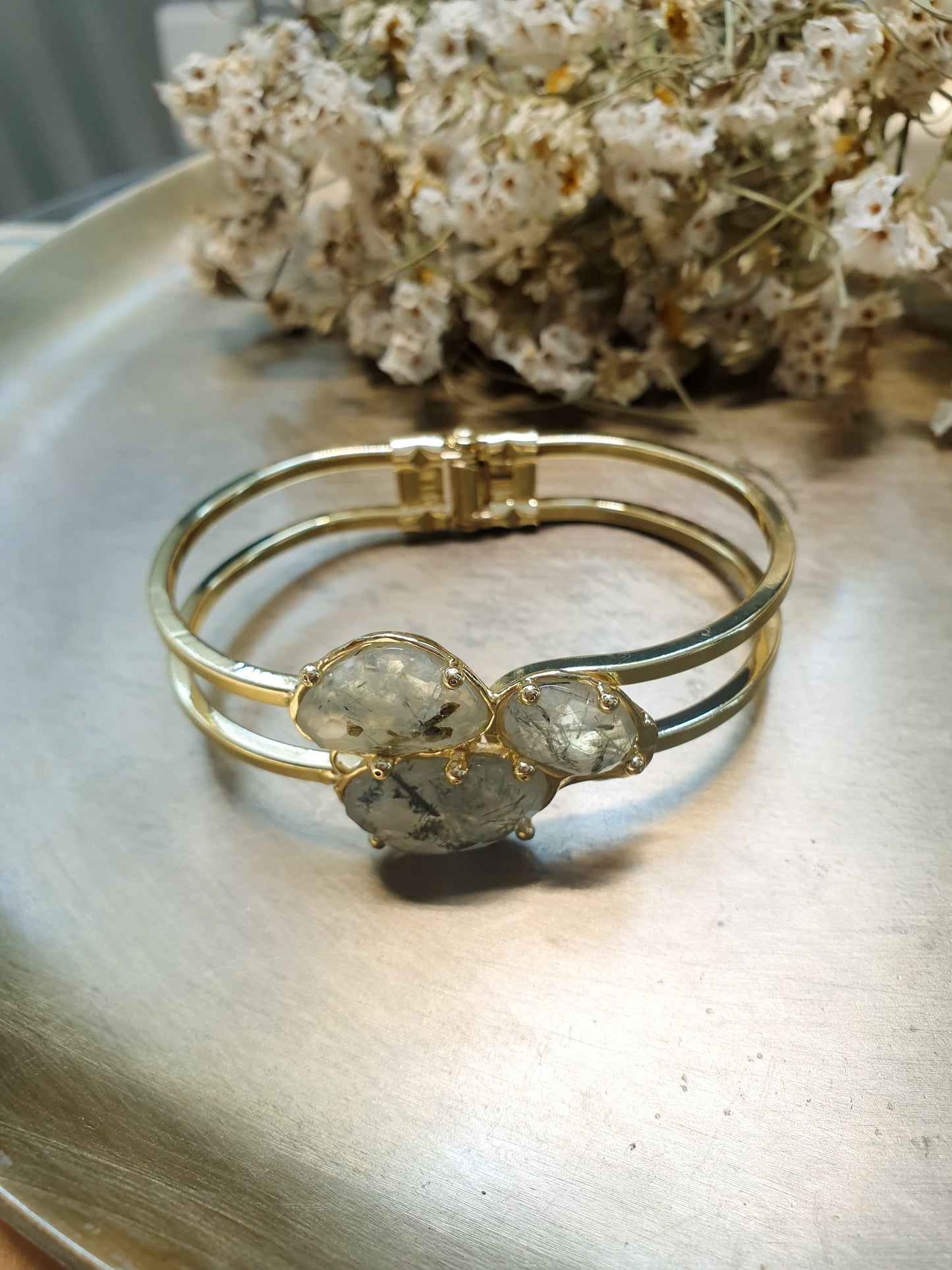 Bracciale in bronzo con prehnite