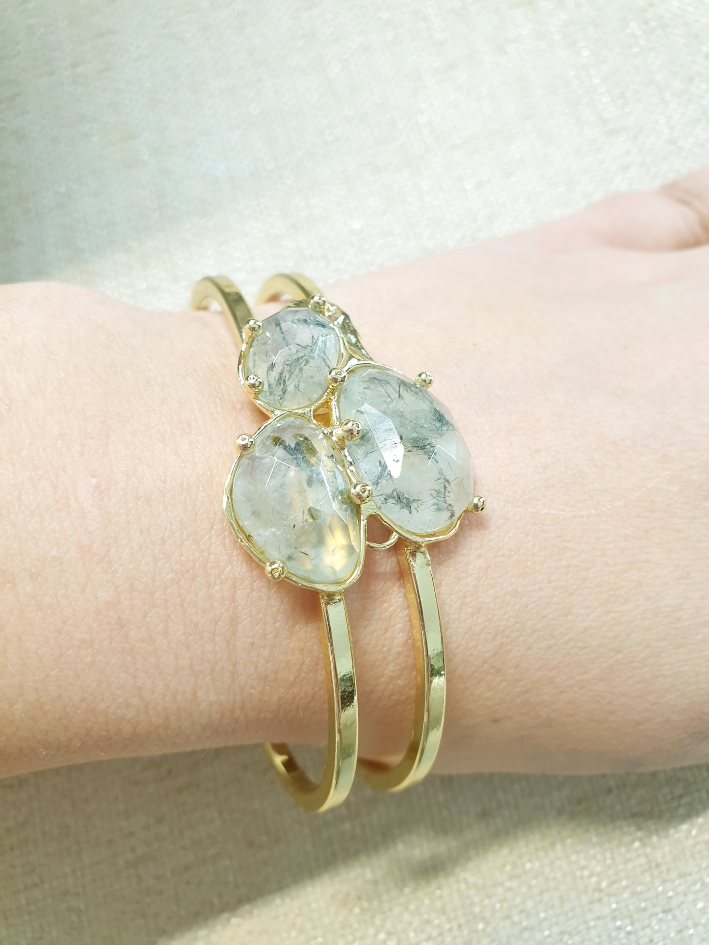 Bracciale in bronzo con prehnite