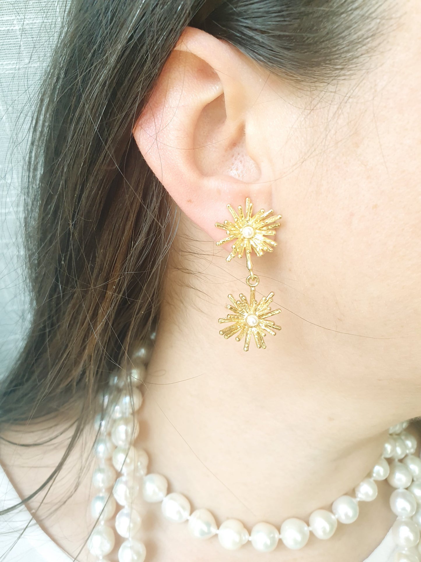 Orecchini doppi in ottone con perle