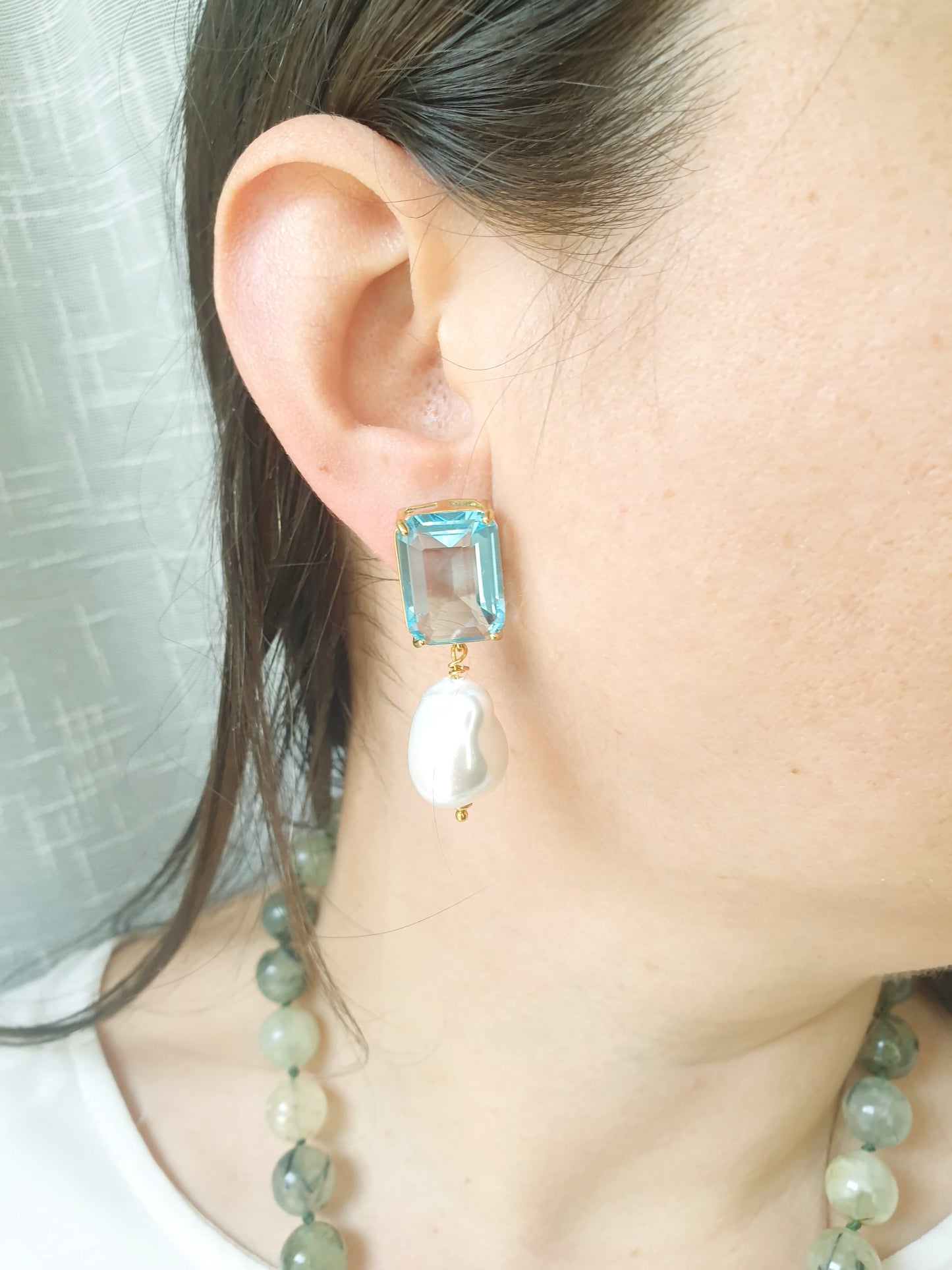 Orecchini in ottone con cristalli e perle di Maiorca