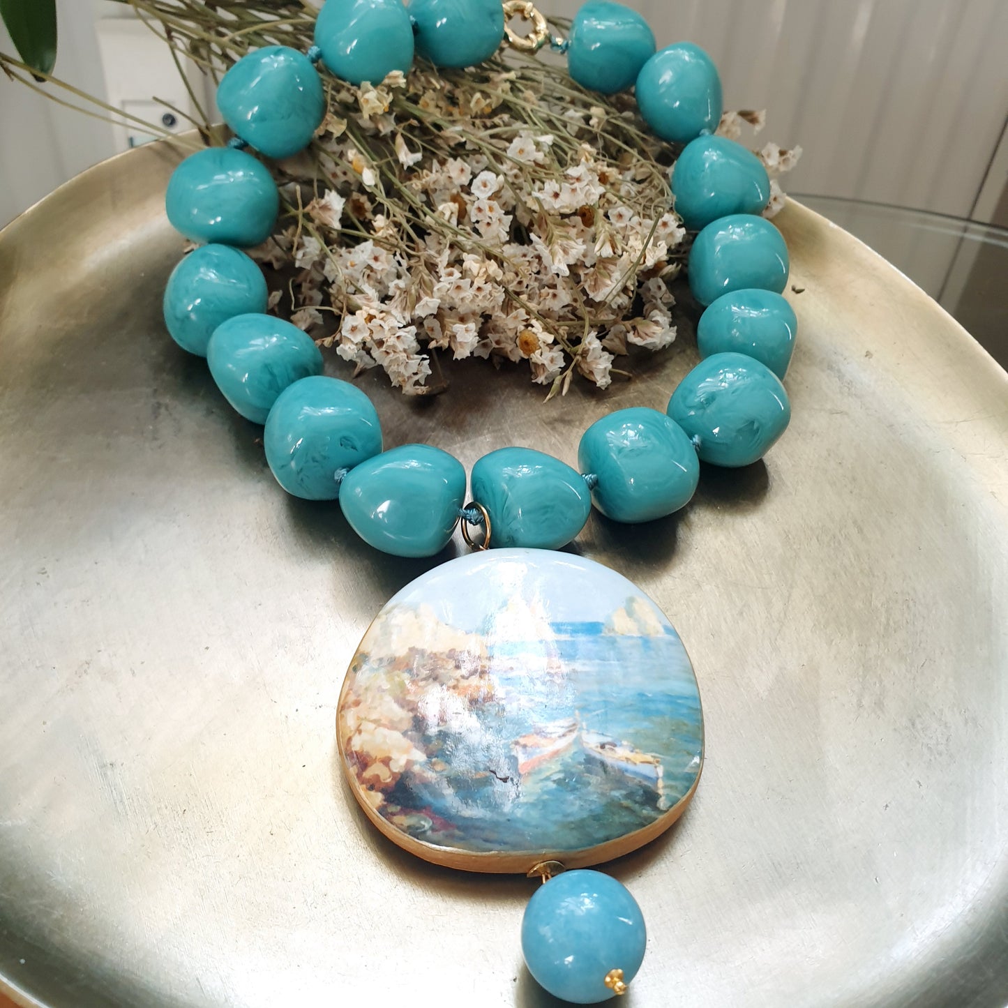 Collana in resina e angelite