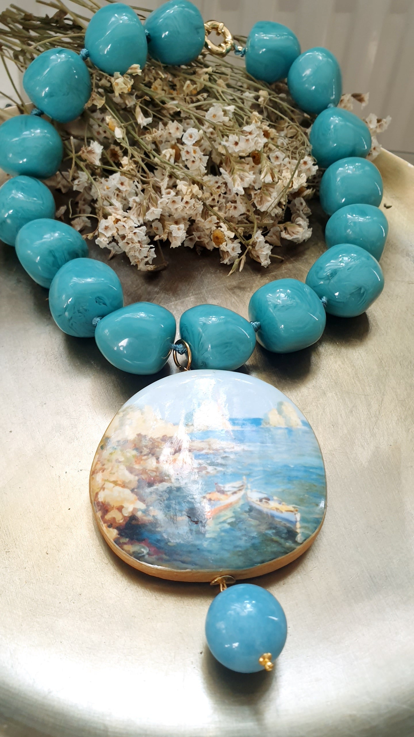 Collana in resina e angelite