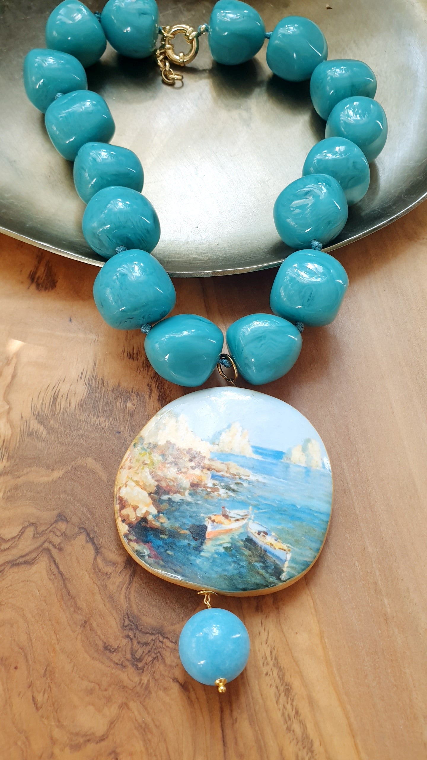 Collana in resina e angelite